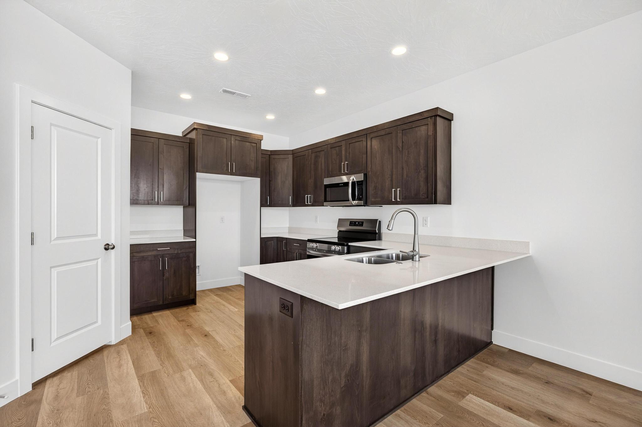 LAVA KNOLLS - Residential