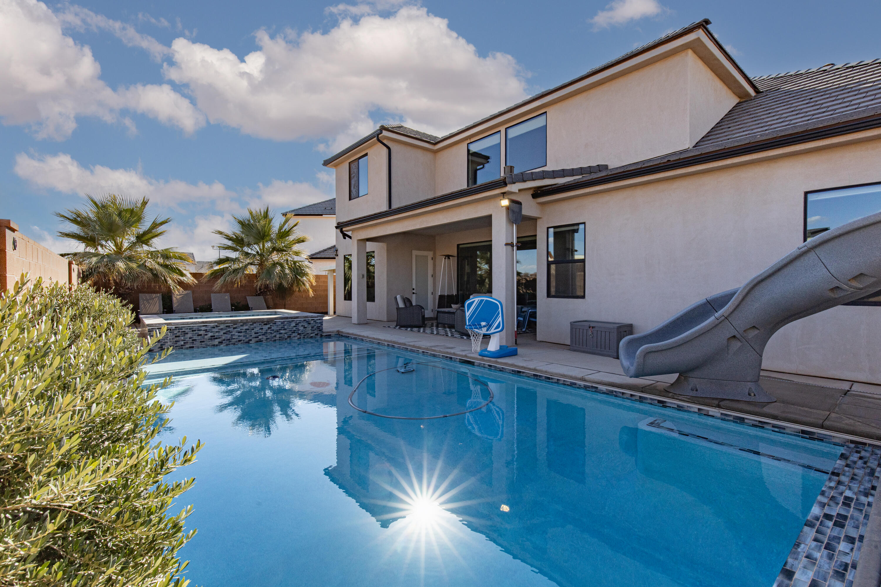 CRIMSON FIELDS - Residential