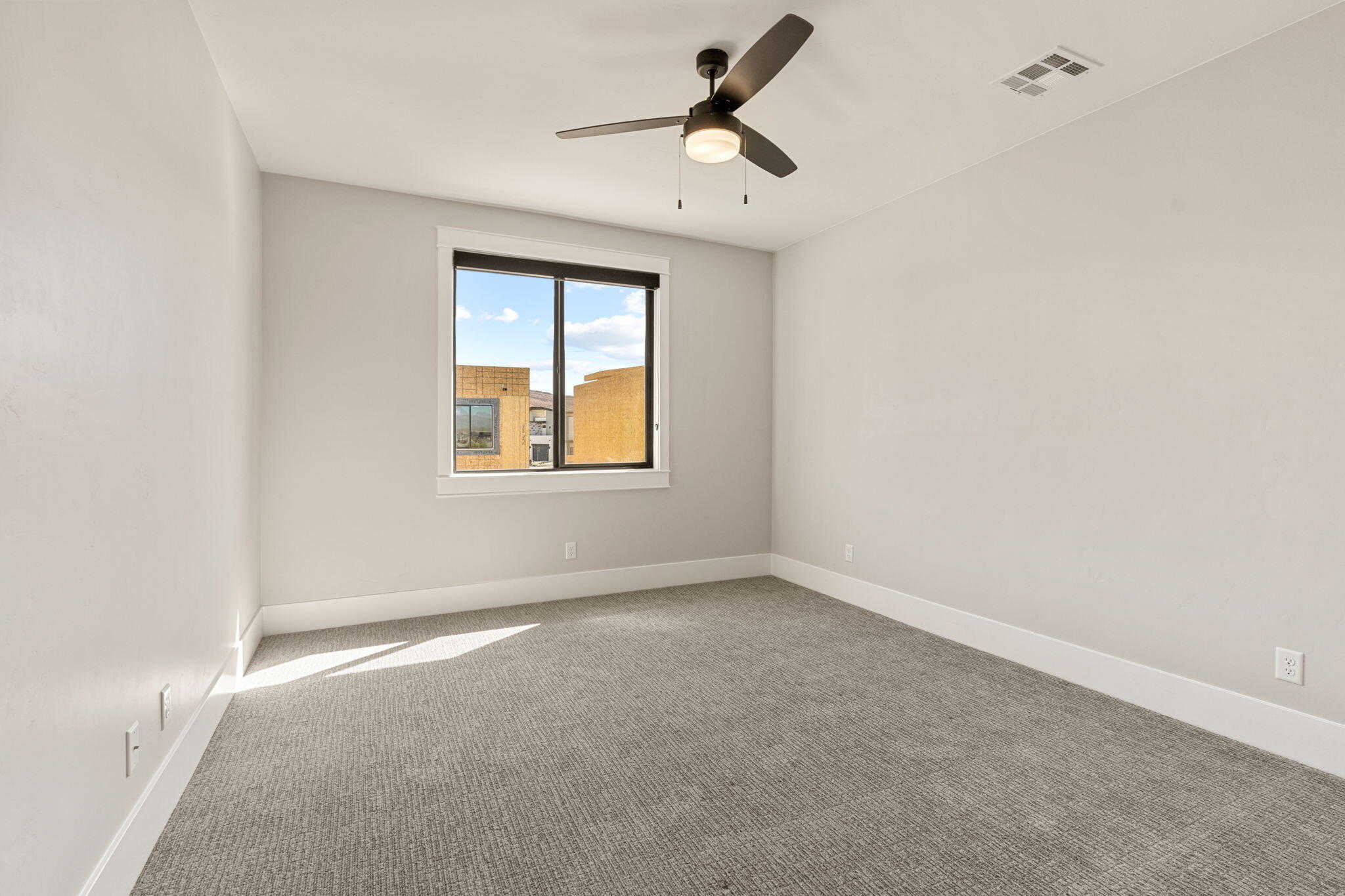 CRIMSON FIELDS - Residential