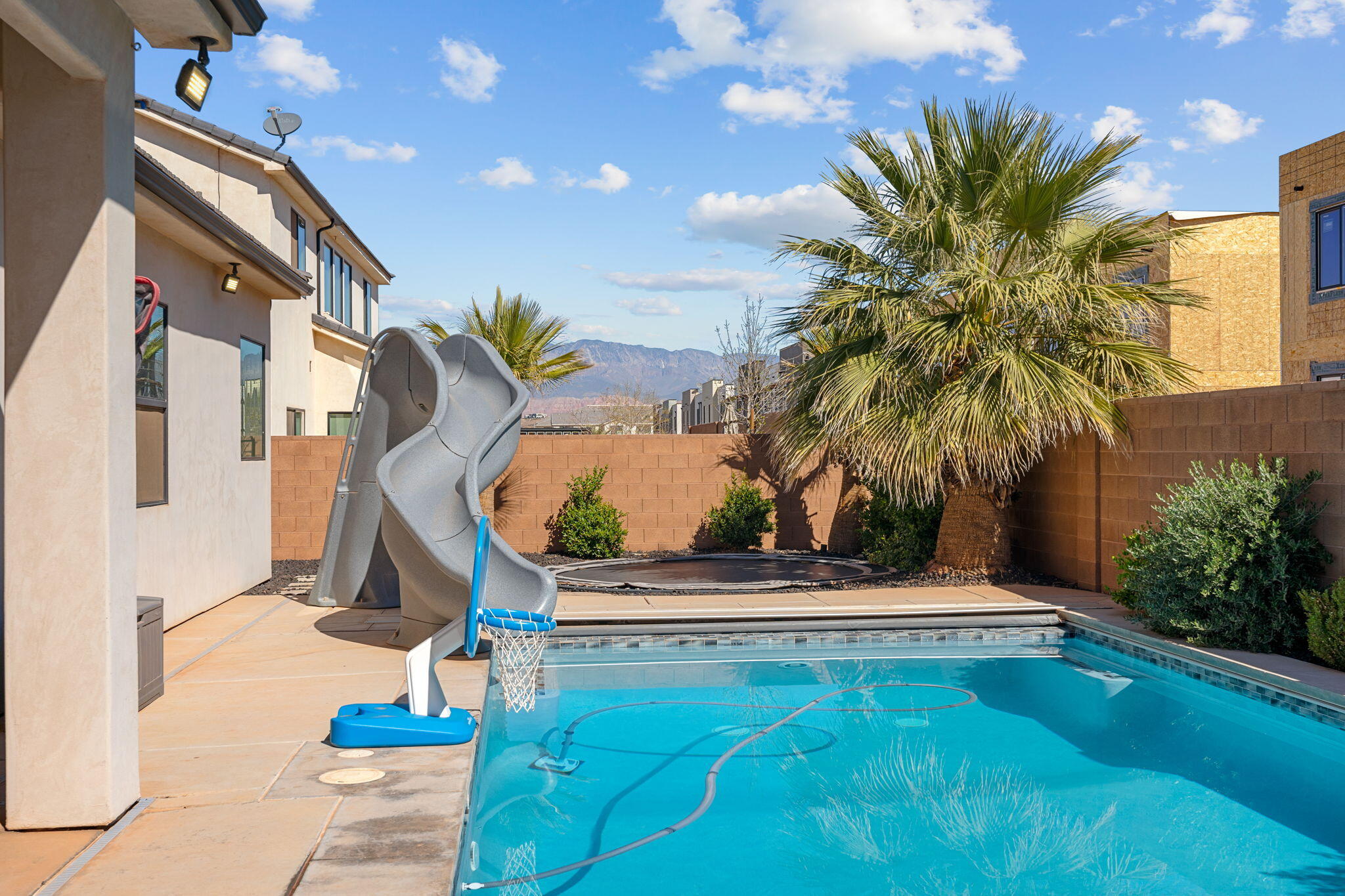 CRIMSON FIELDS - Residential