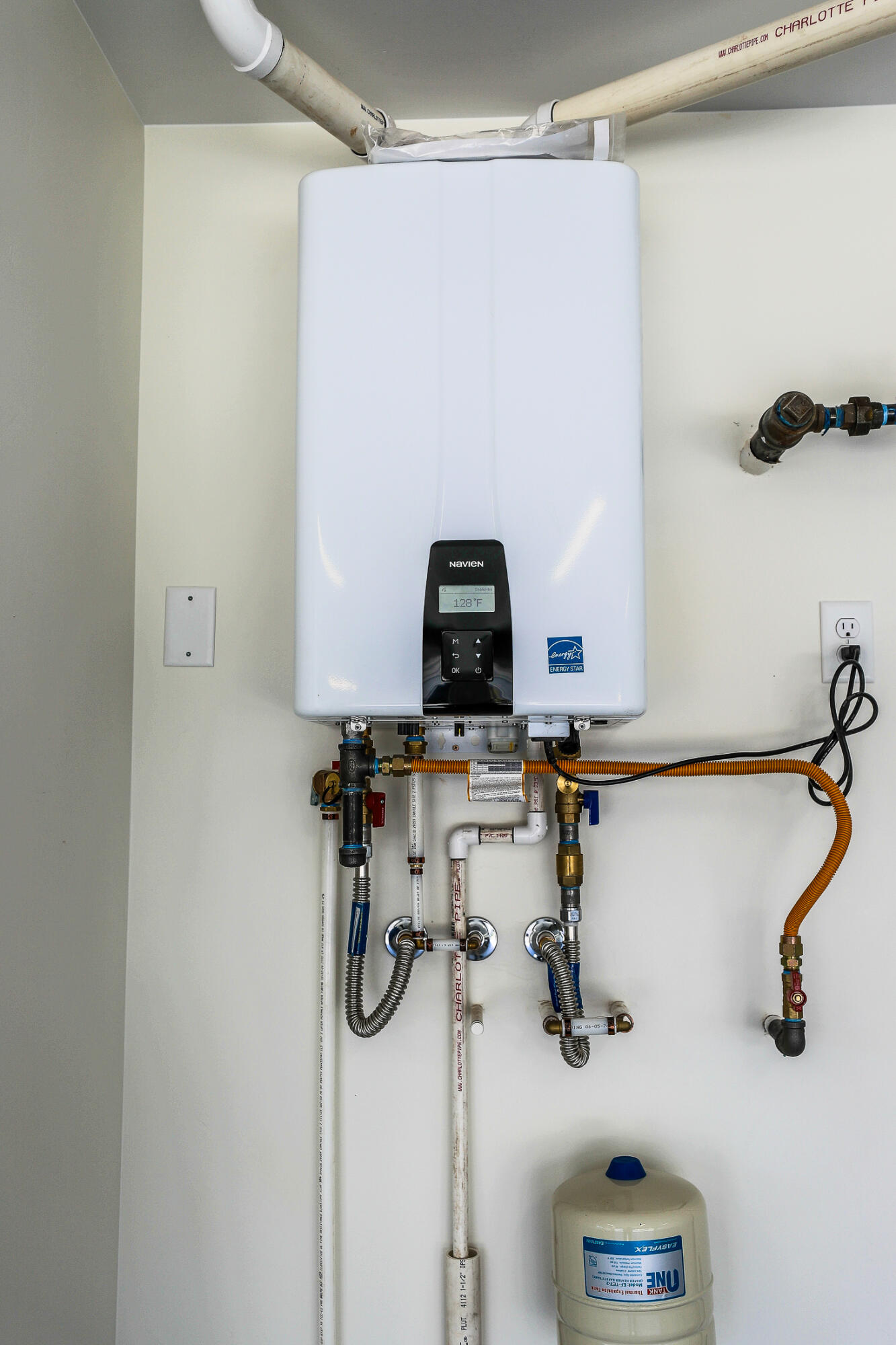 HAWKEYE POINTE SUB - Residential