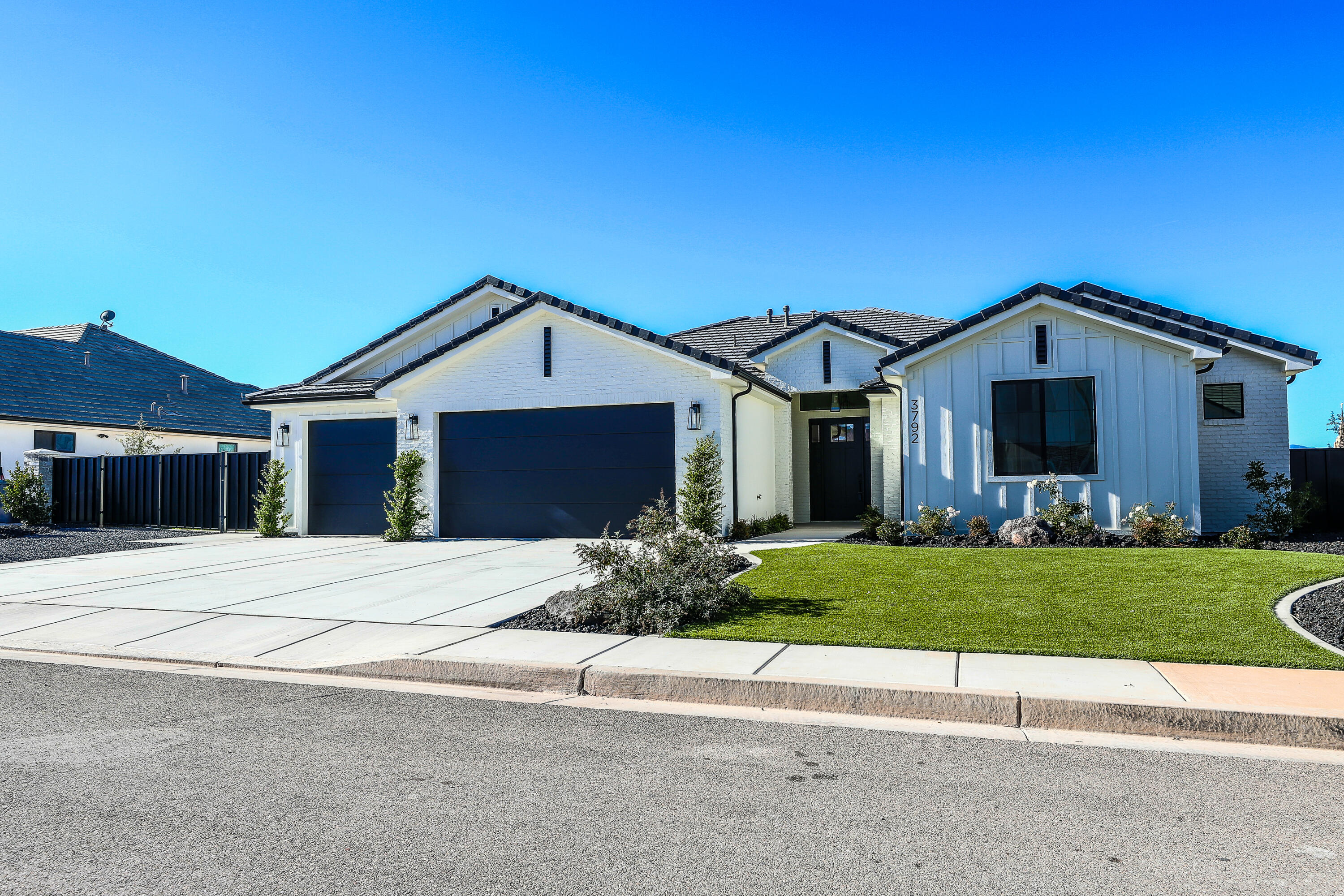 HAWKEYE POINTE SUB - Residential