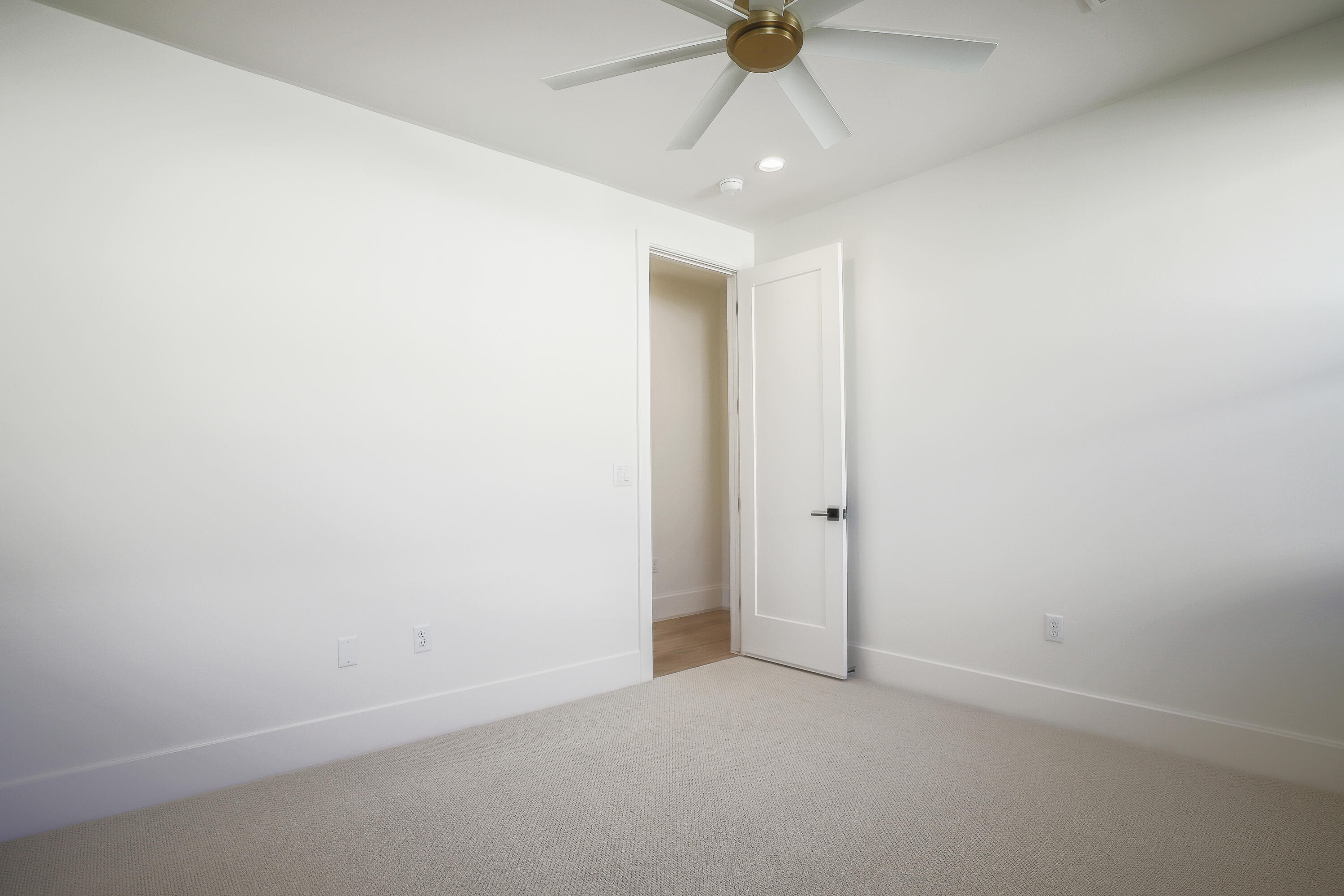 HAWKEYE POINTE SUB - Residential