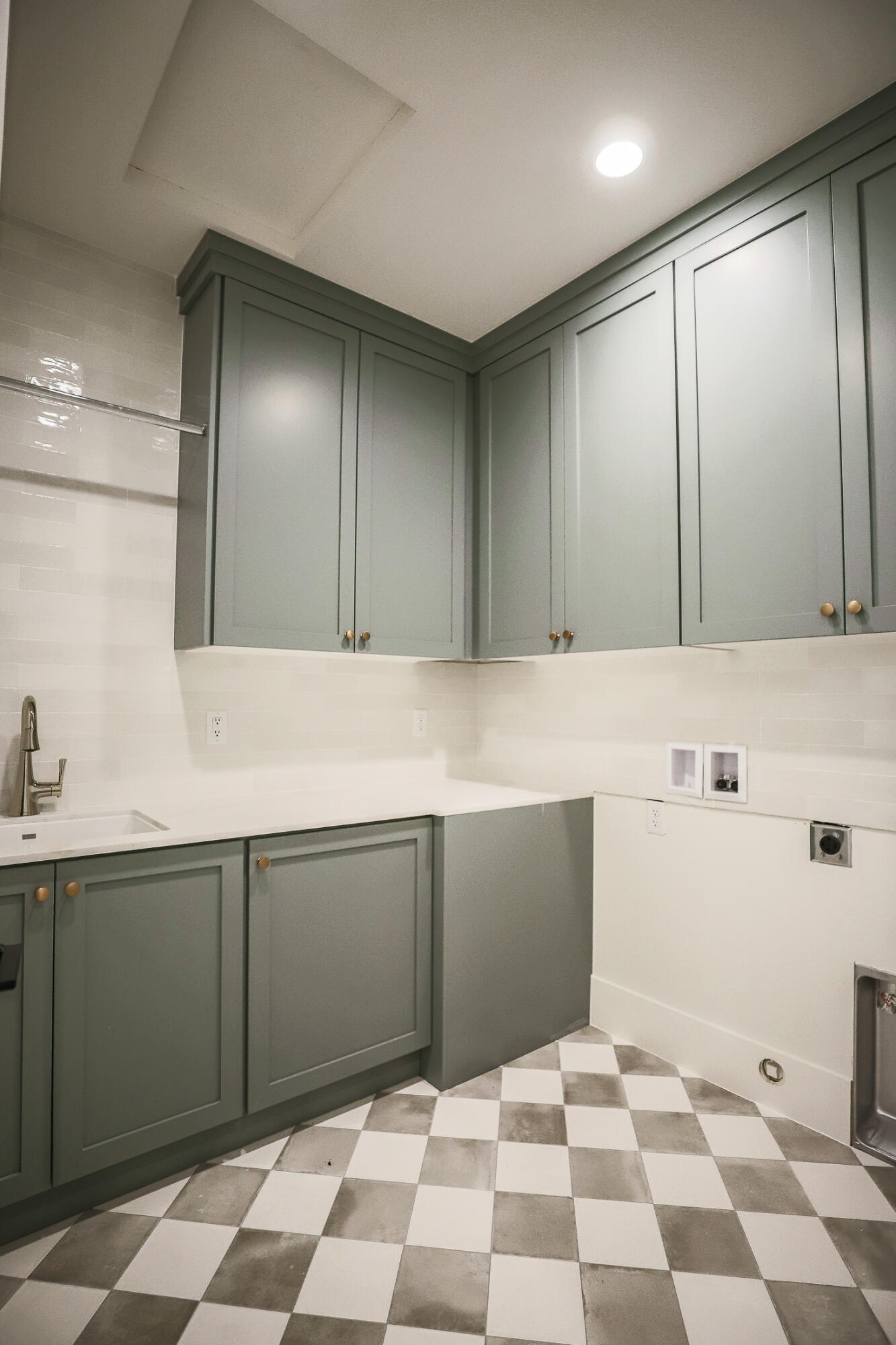 HAWKEYE POINTE SUB - Residential