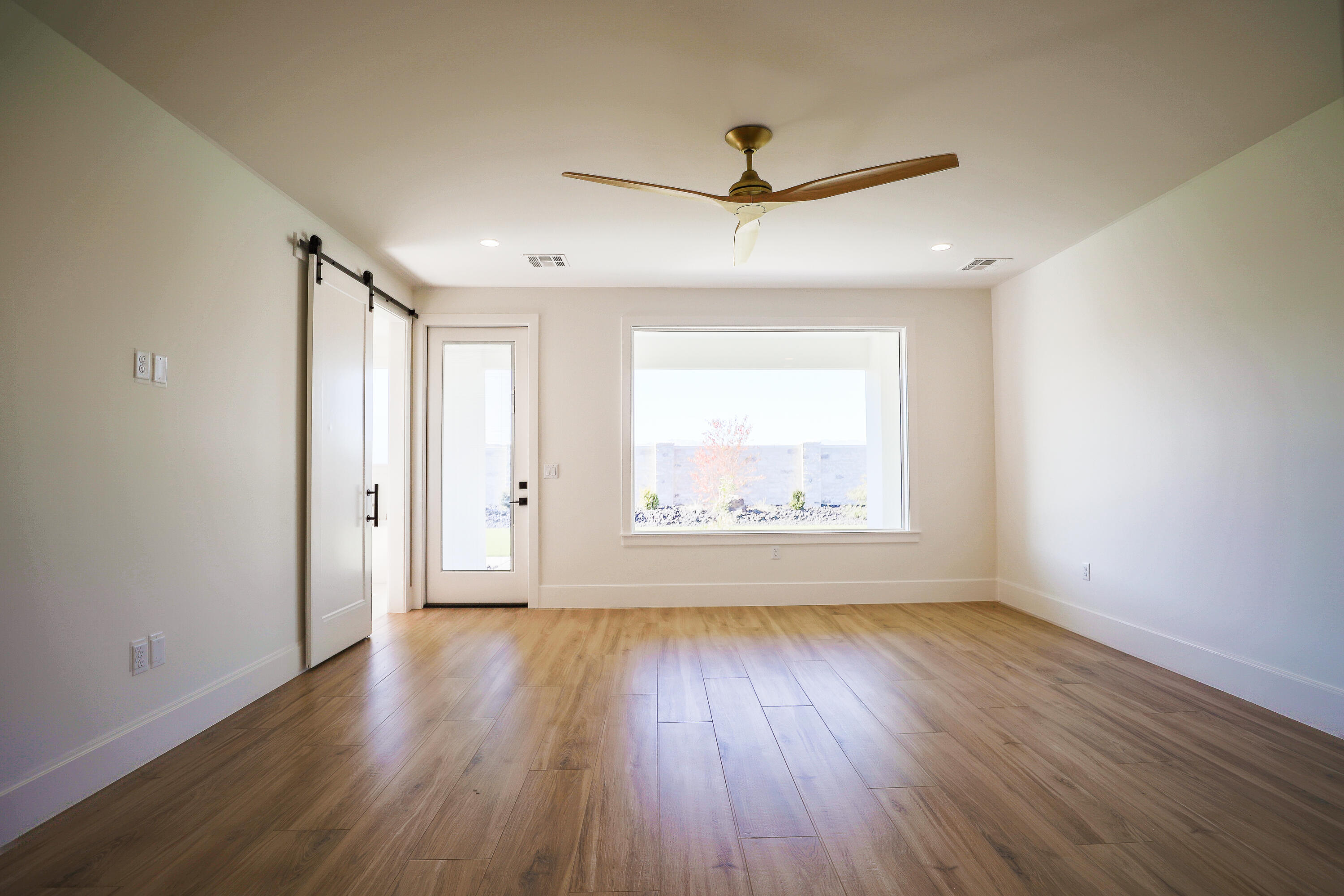 HAWKEYE POINTE SUB - Residential