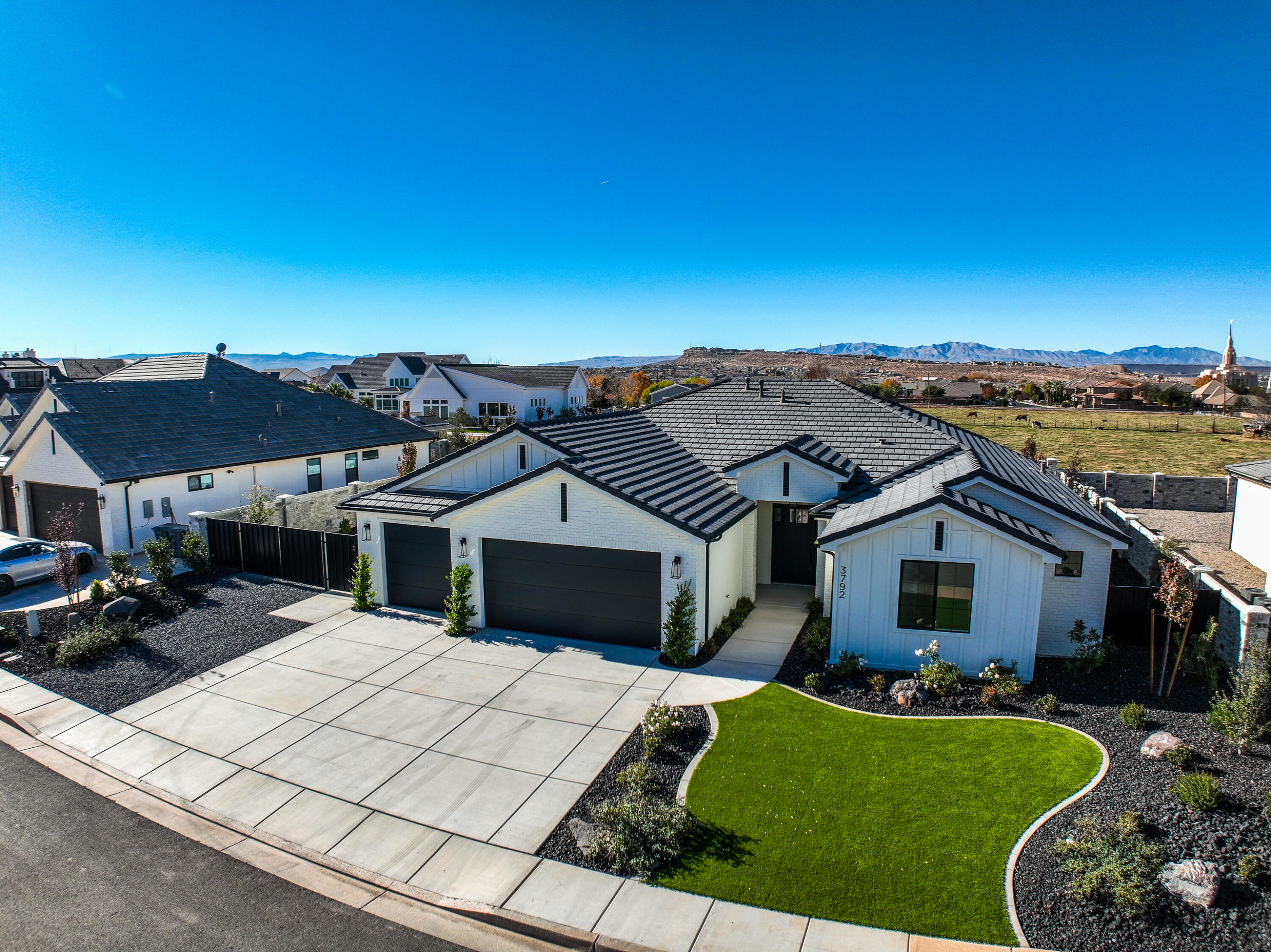 HAWKEYE POINTE SUB - Residential