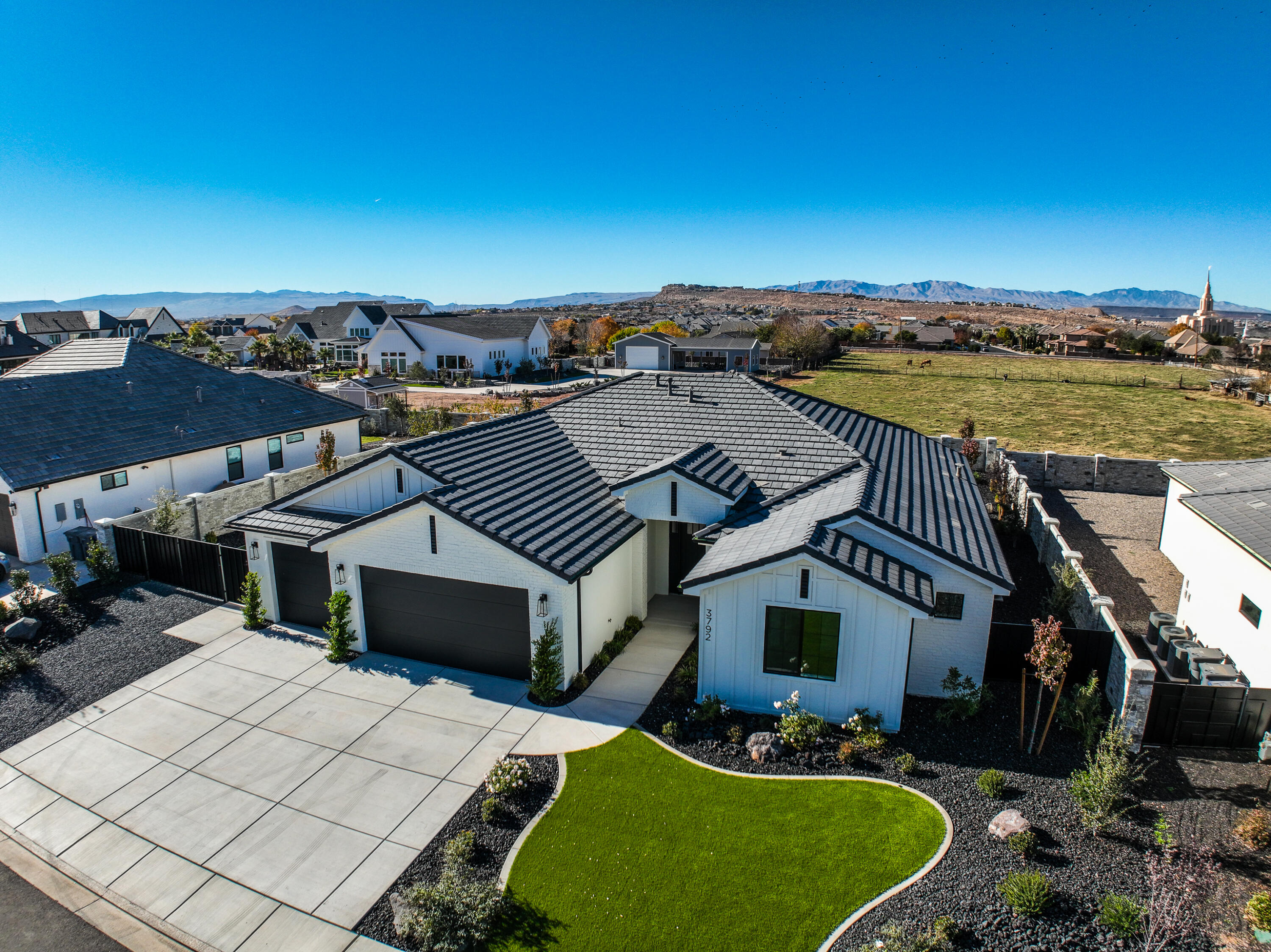 HAWKEYE POINTE SUB - Residential