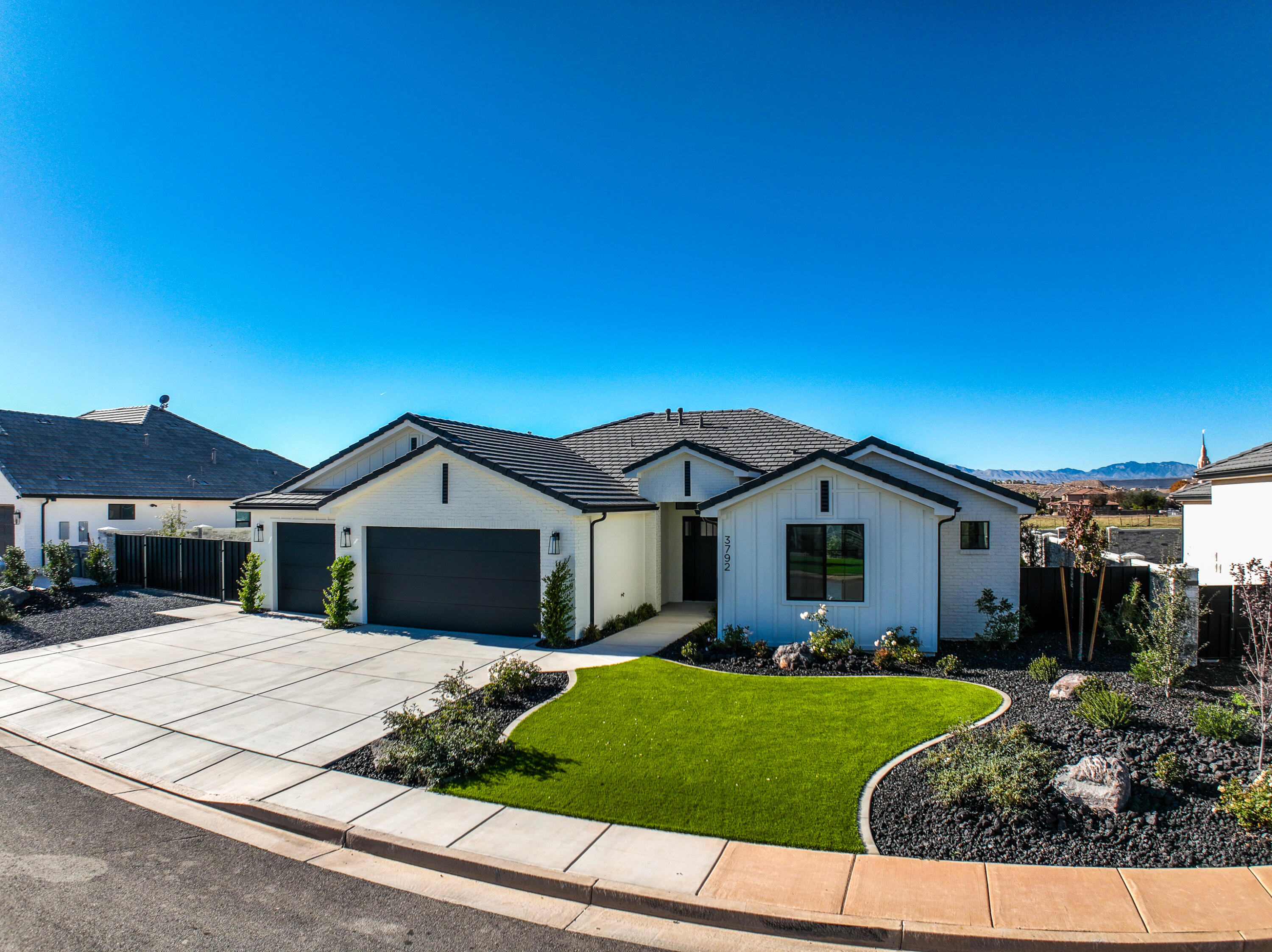 HAWKEYE POINTE SUB - Residential