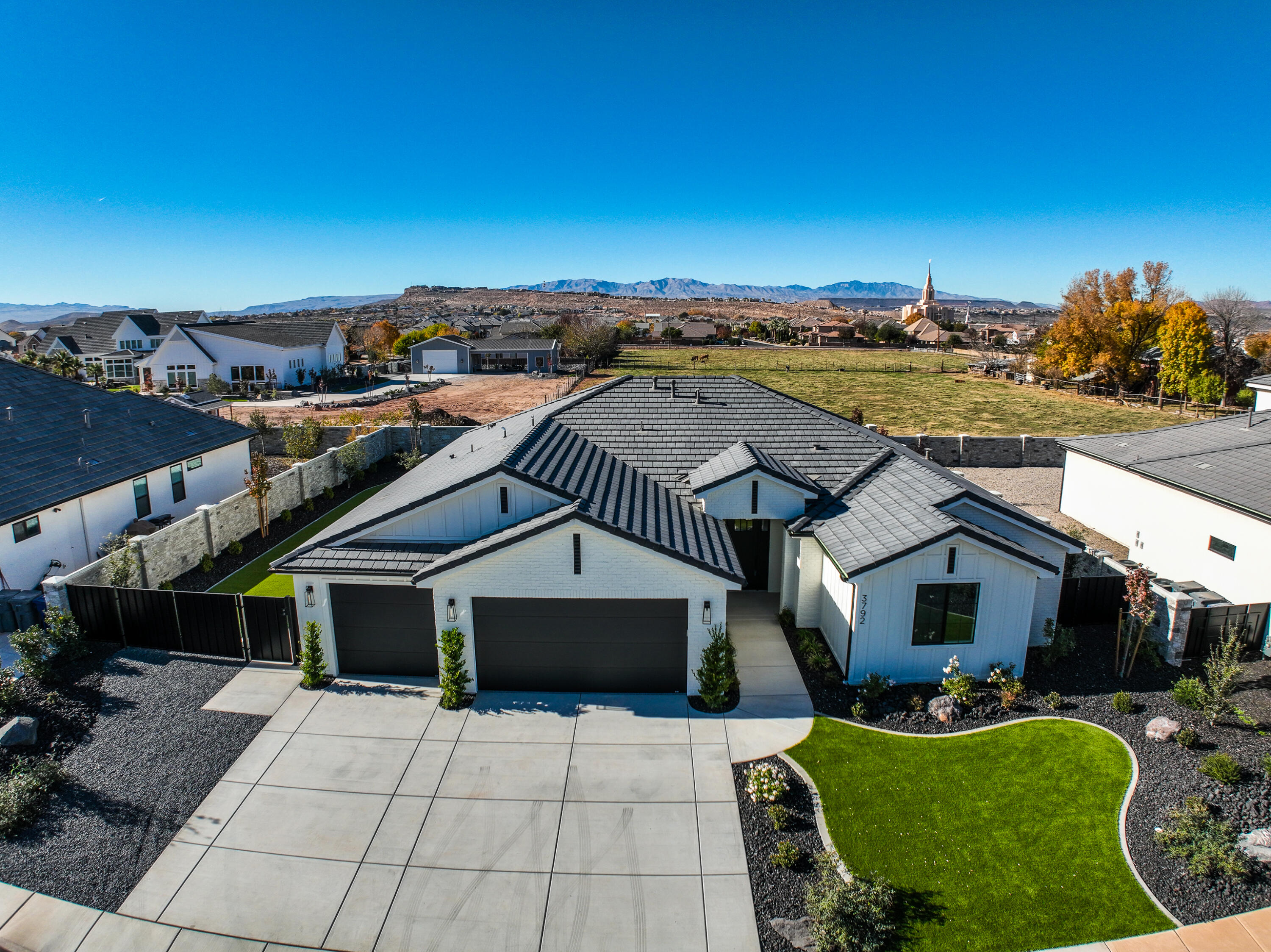 HAWKEYE POINTE SUB - Residential