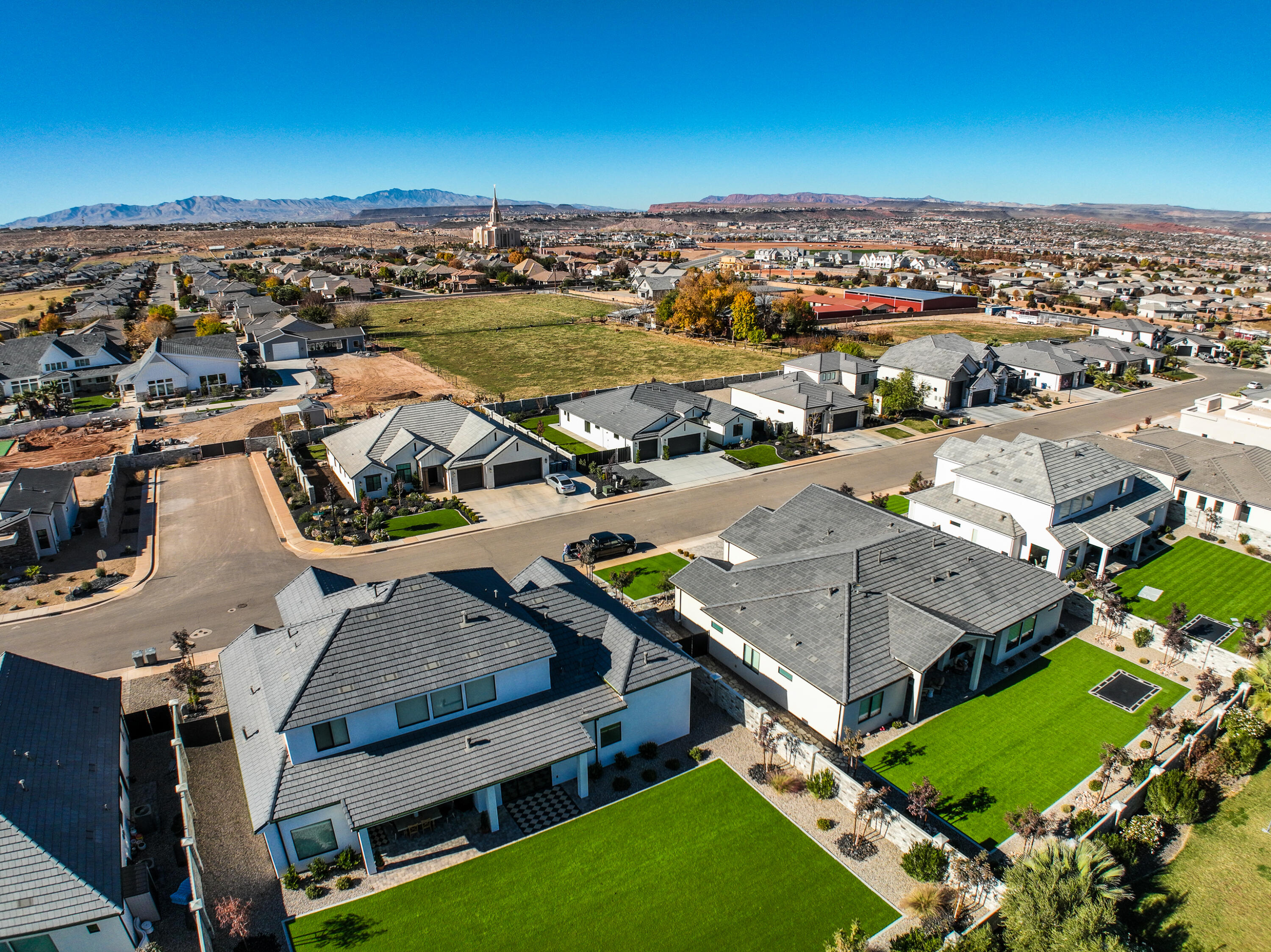 HAWKEYE POINTE SUB - Residential