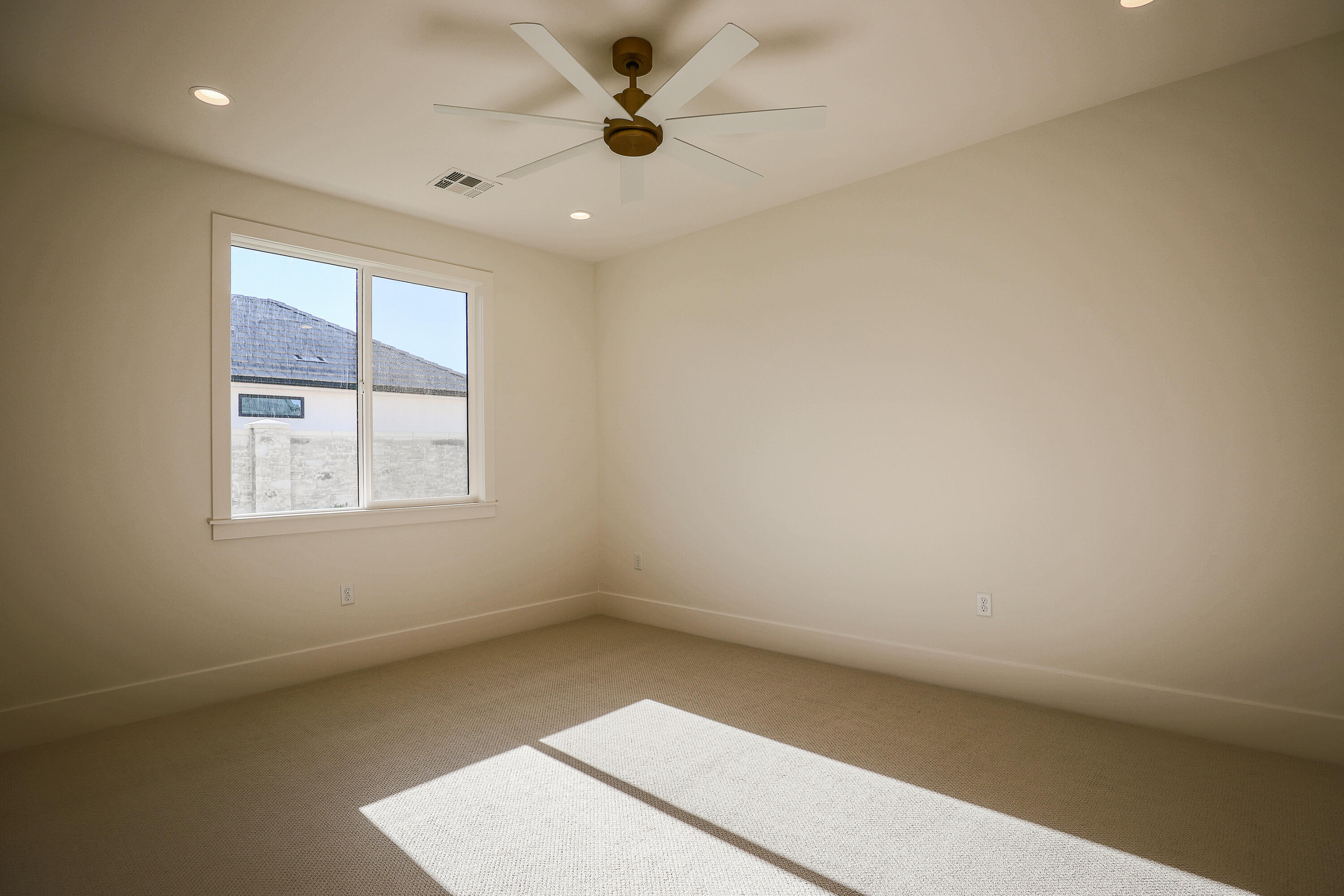 HAWKEYE POINTE SUB - Residential