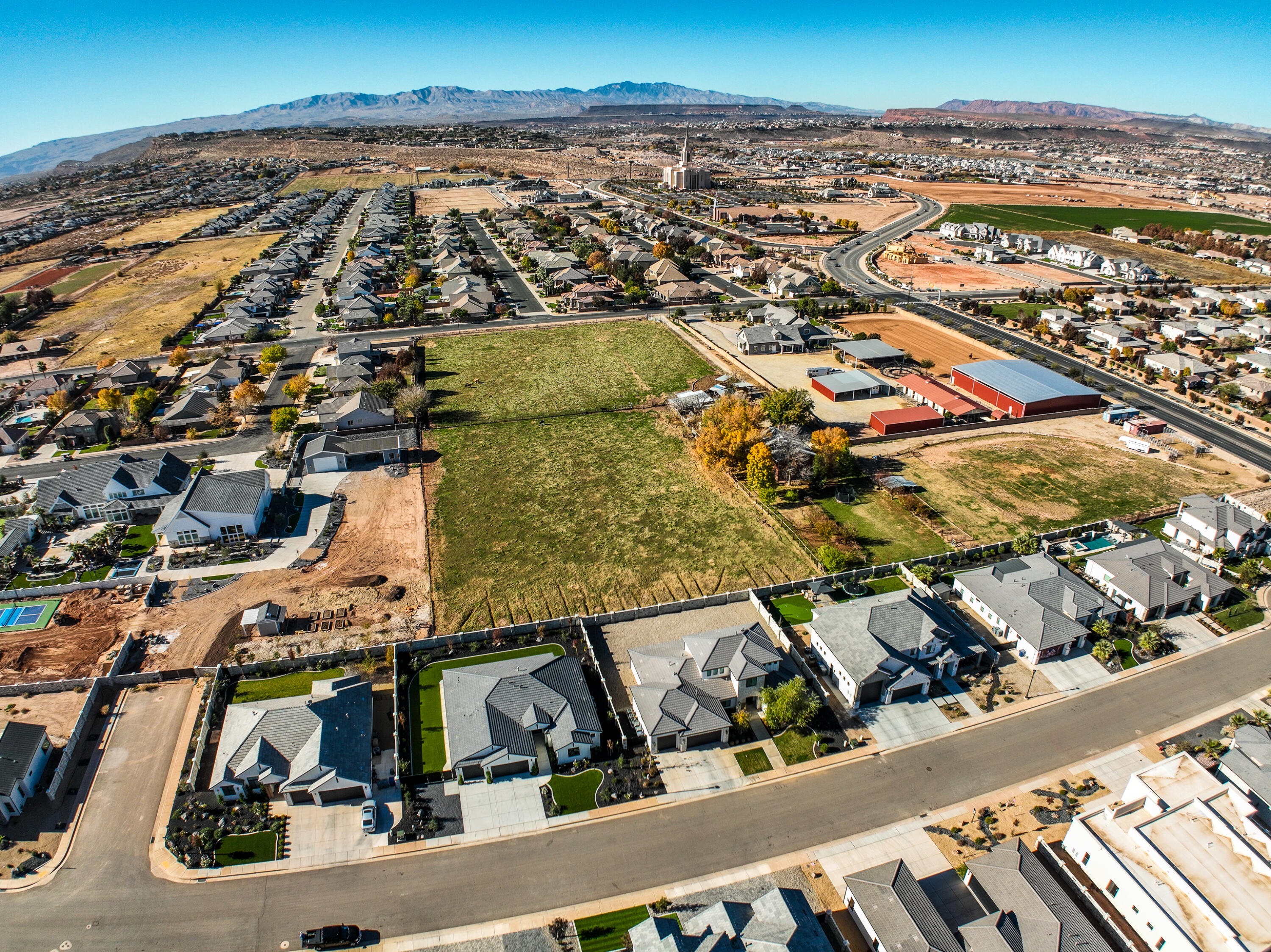 HAWKEYE POINTE SUB - Residential