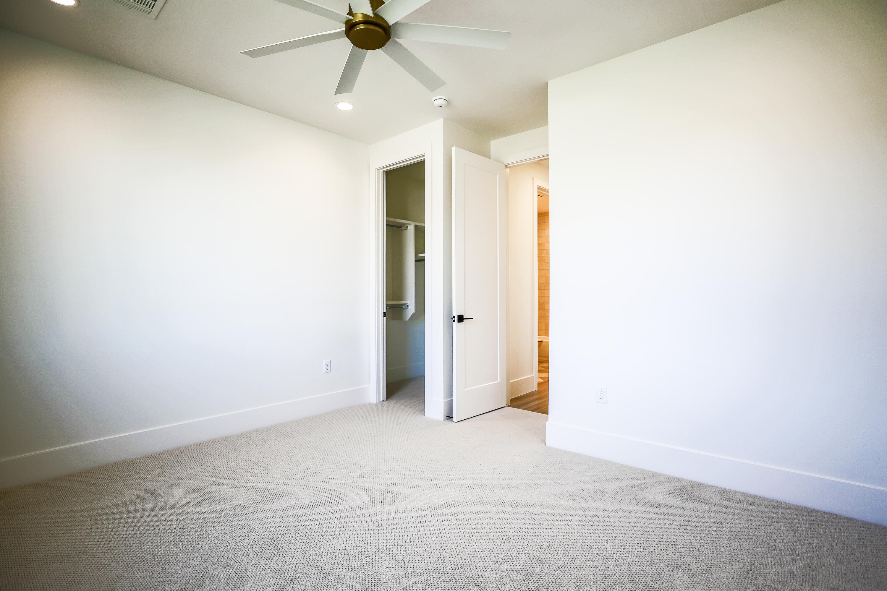 HAWKEYE POINTE SUB - Residential