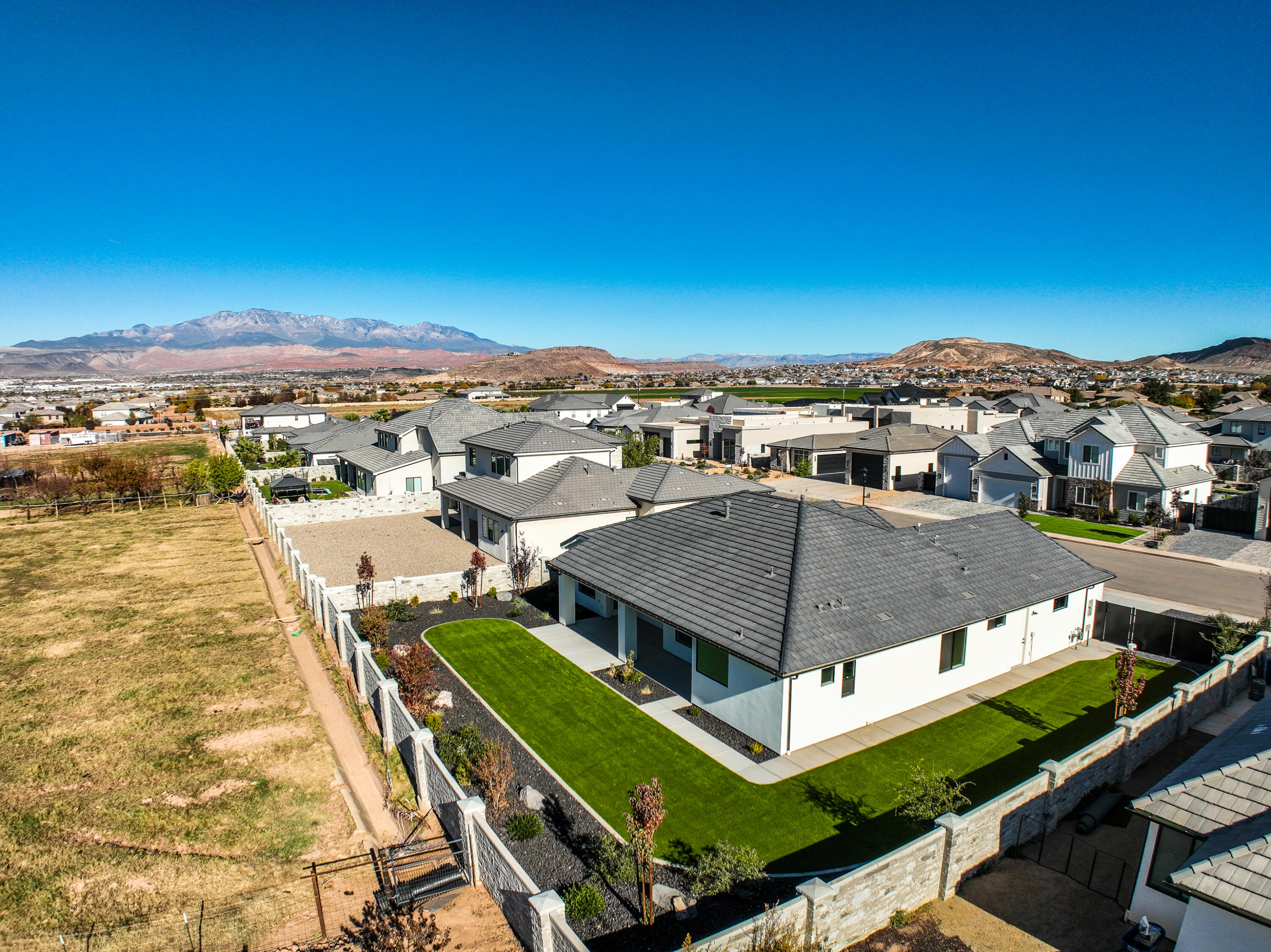 HAWKEYE POINTE SUB - Residential