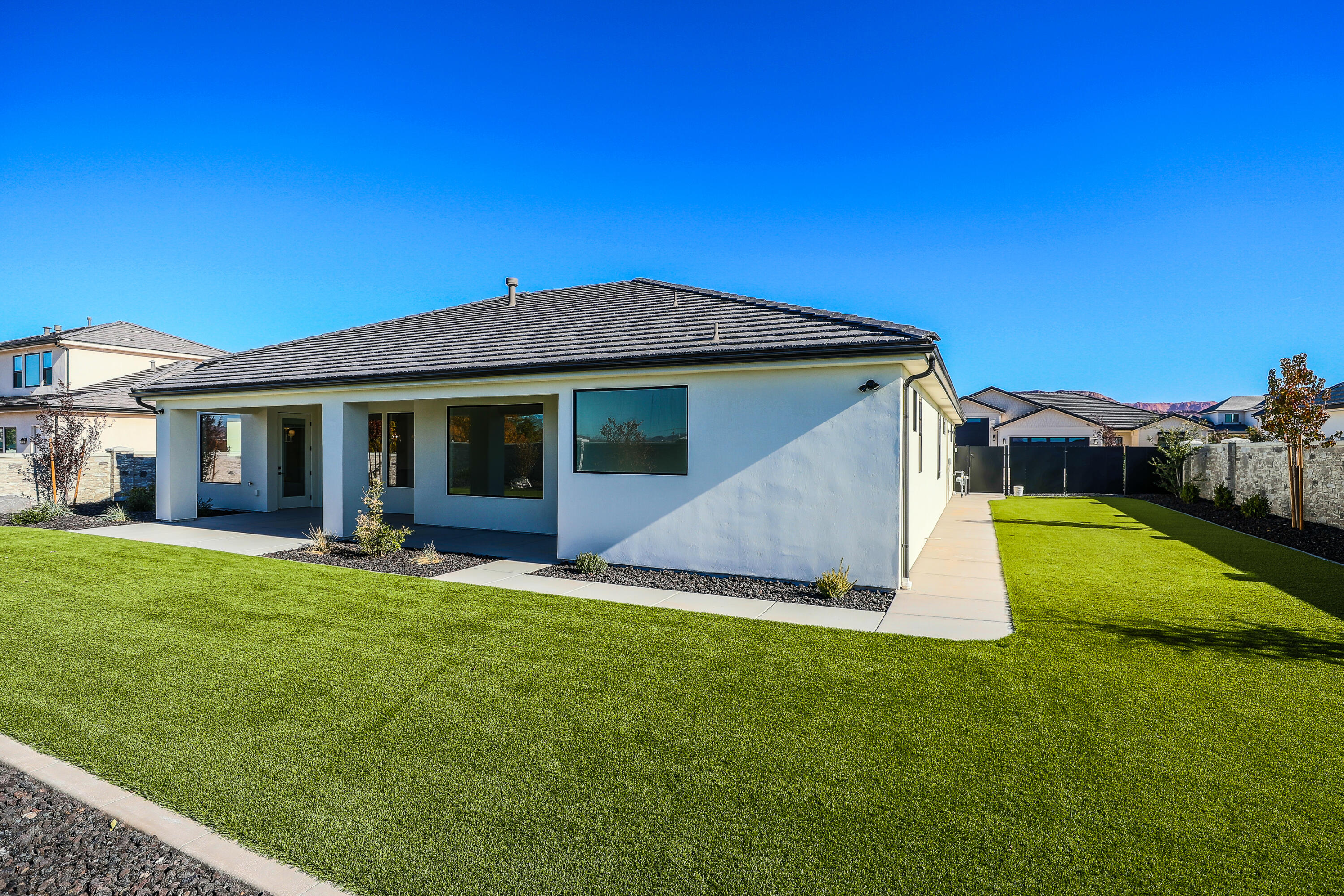 HAWKEYE POINTE SUB - Residential