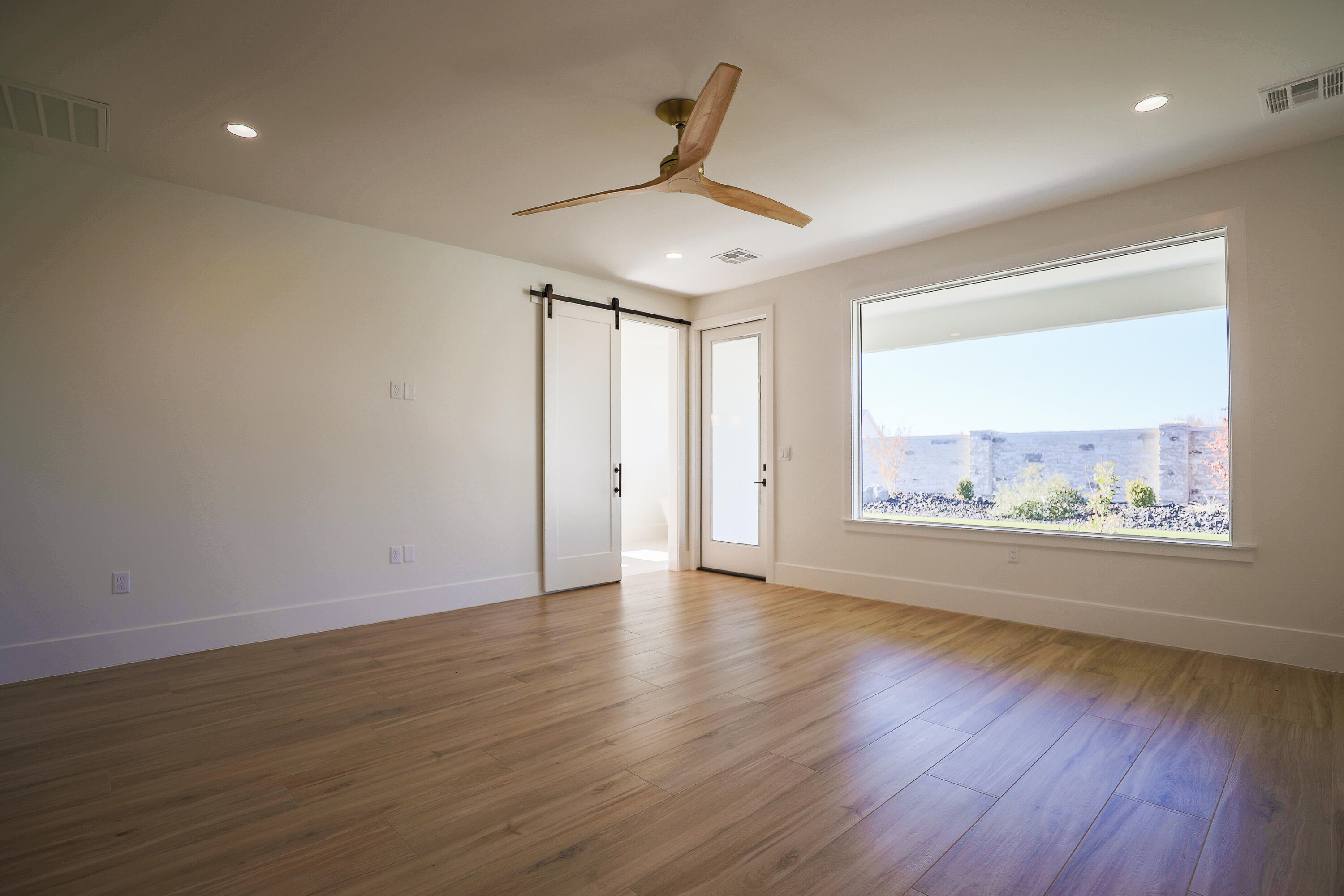 HAWKEYE POINTE SUB - Residential