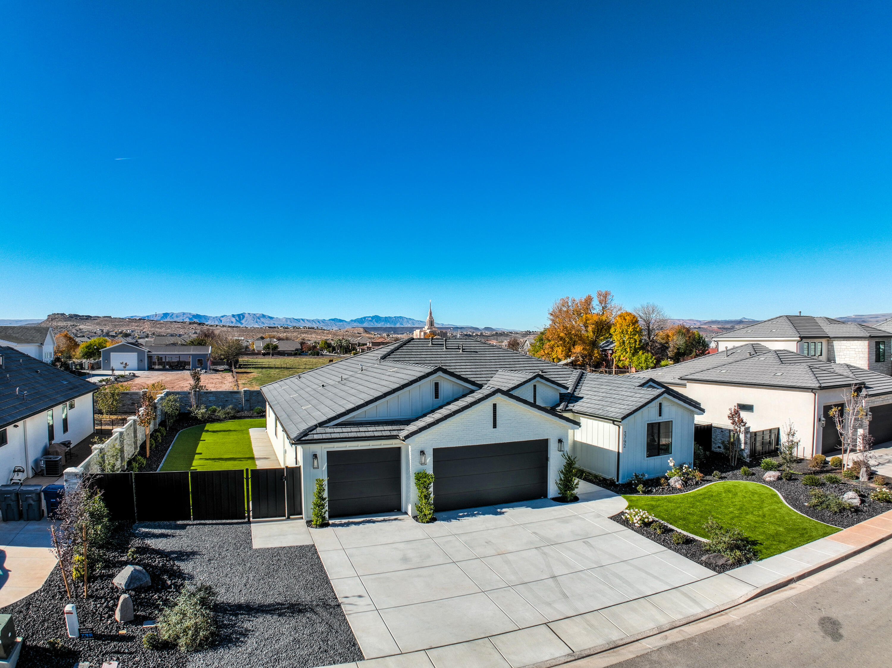 HAWKEYE POINTE SUB - Residential