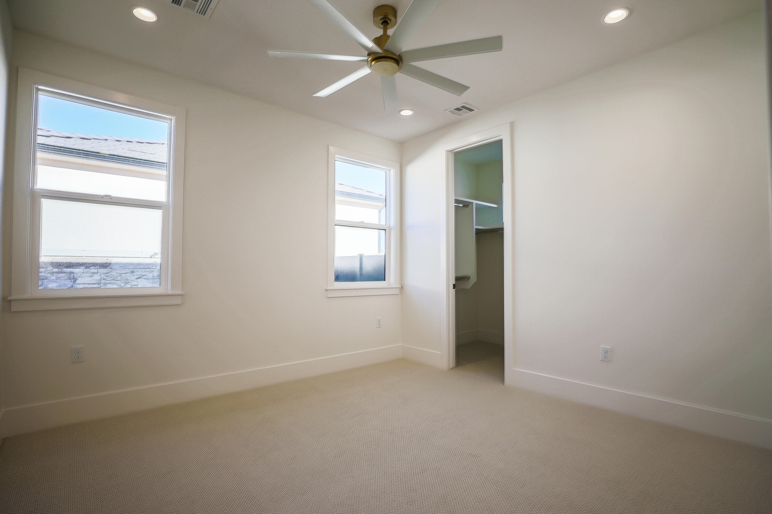 HAWKEYE POINTE SUB - Residential