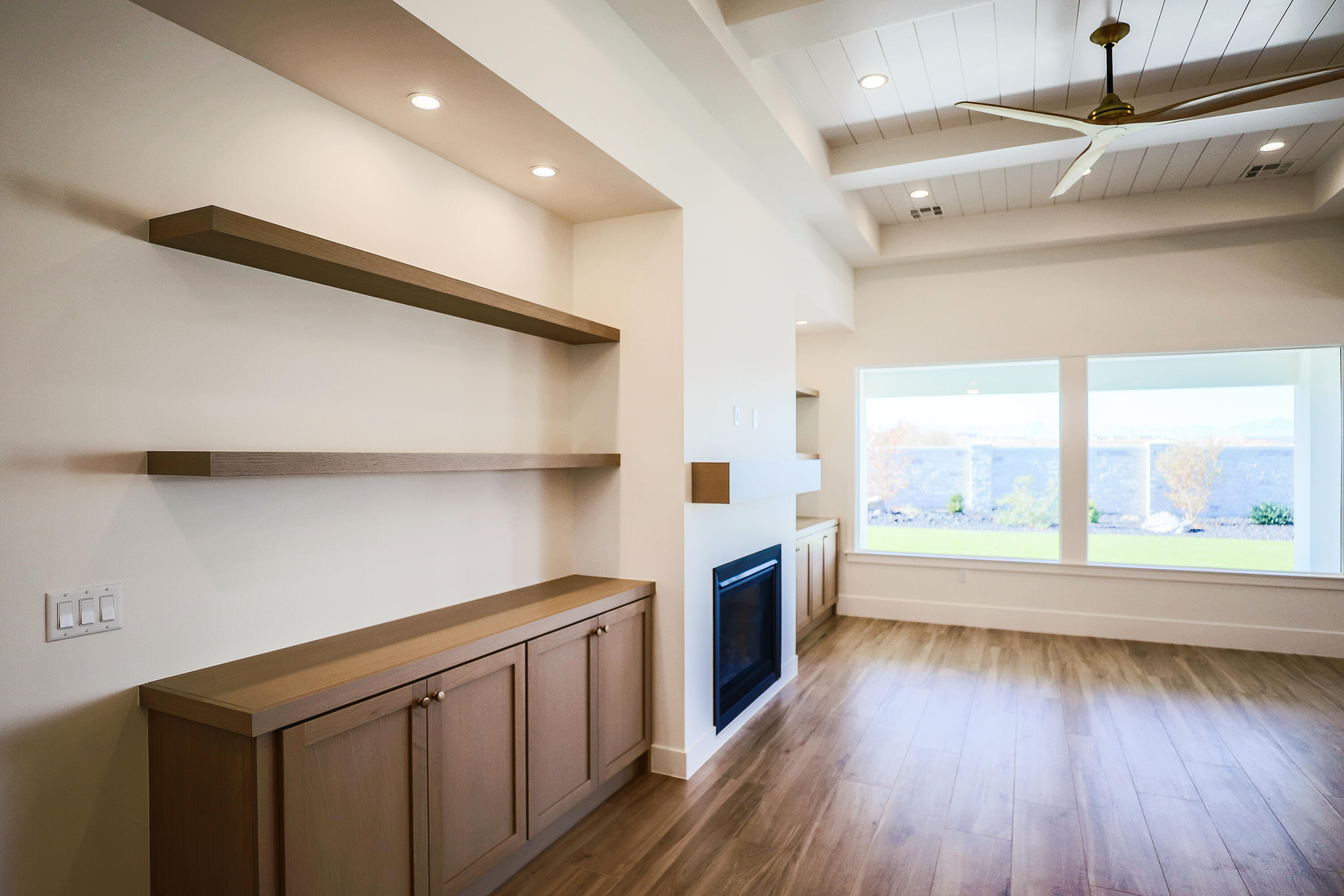 HAWKEYE POINTE SUB - Residential