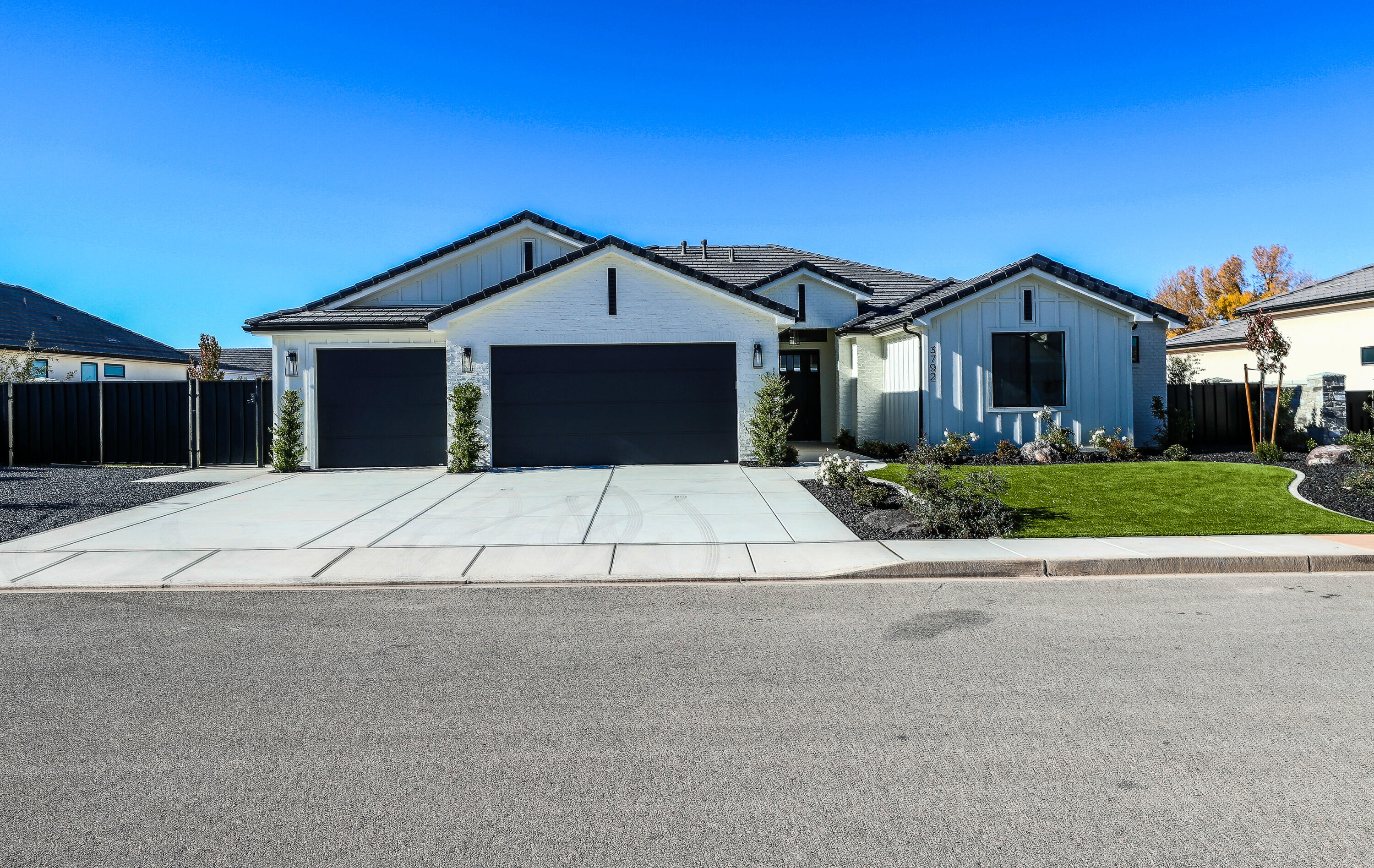 HAWKEYE POINTE SUB - Residential