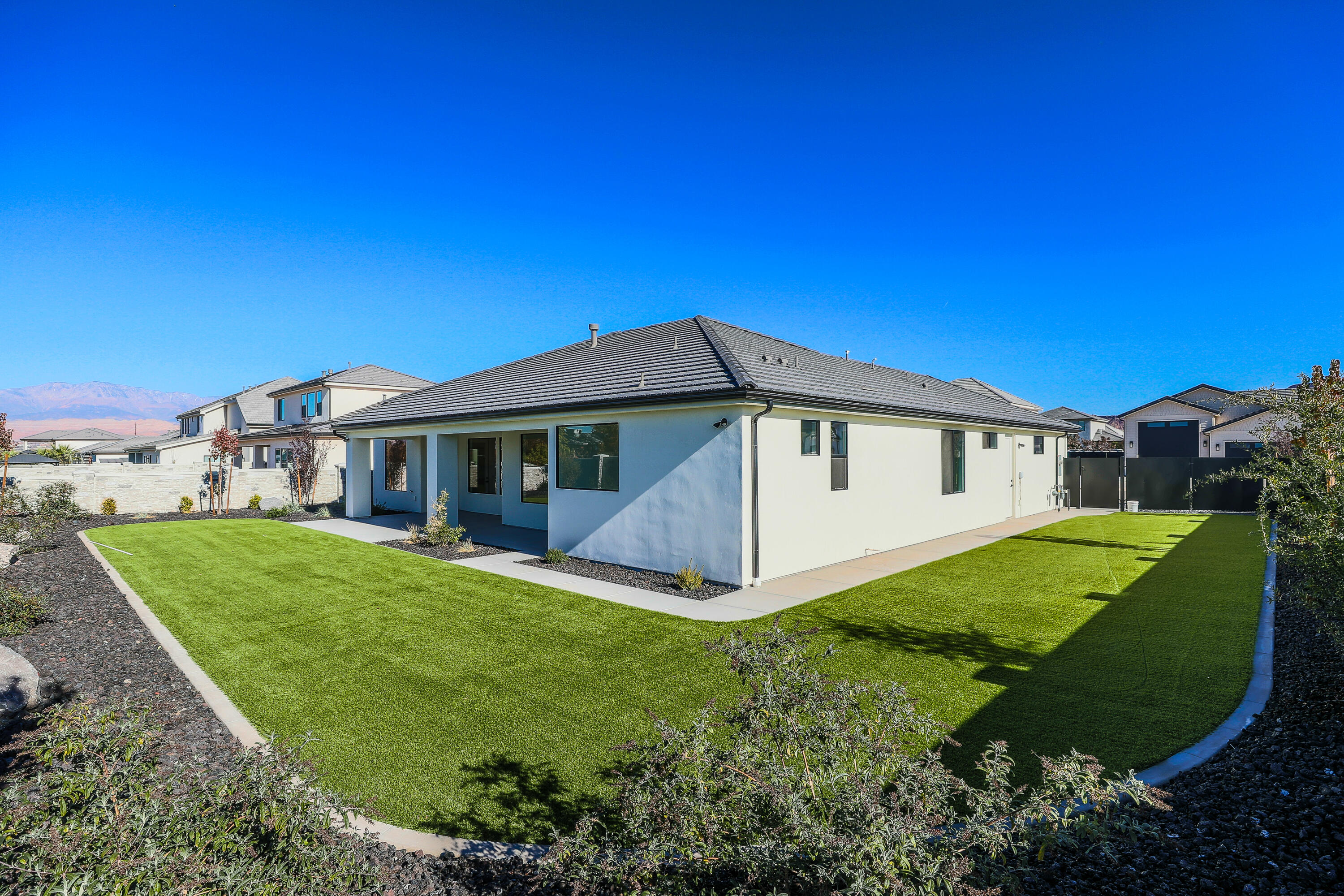 HAWKEYE POINTE SUB - Residential