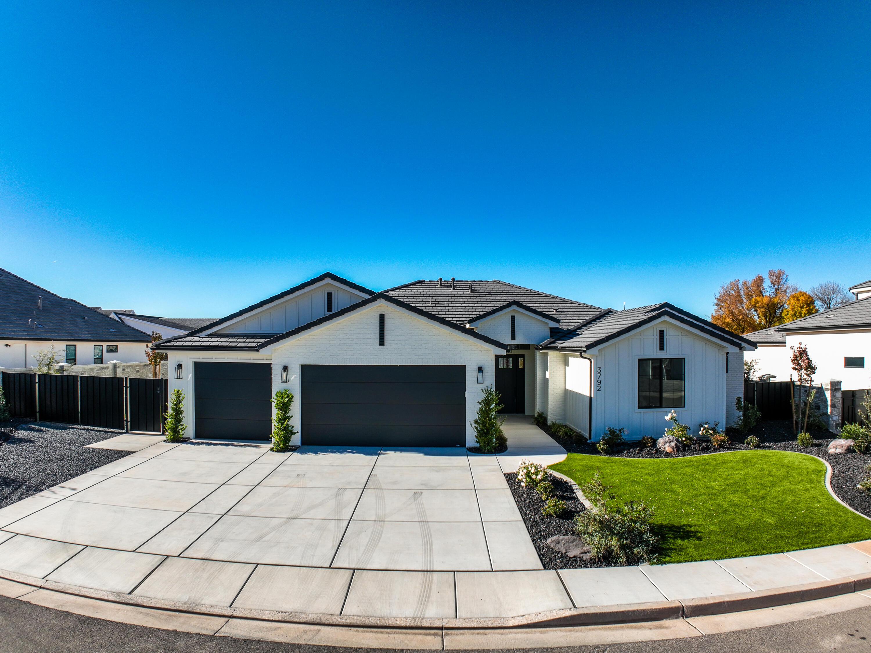 HAWKEYE POINTE SUB - Residential