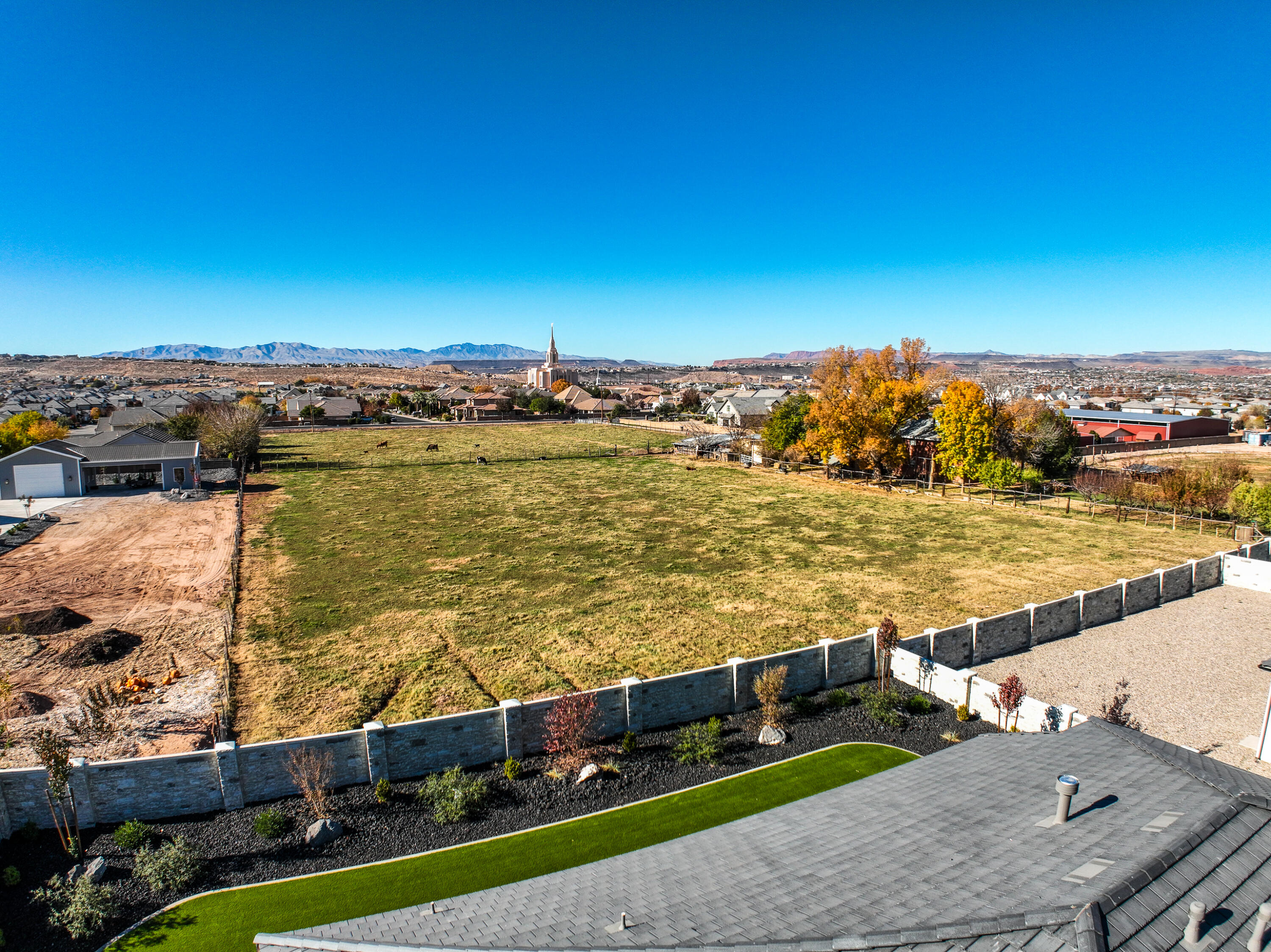 HAWKEYE POINTE SUB - Residential