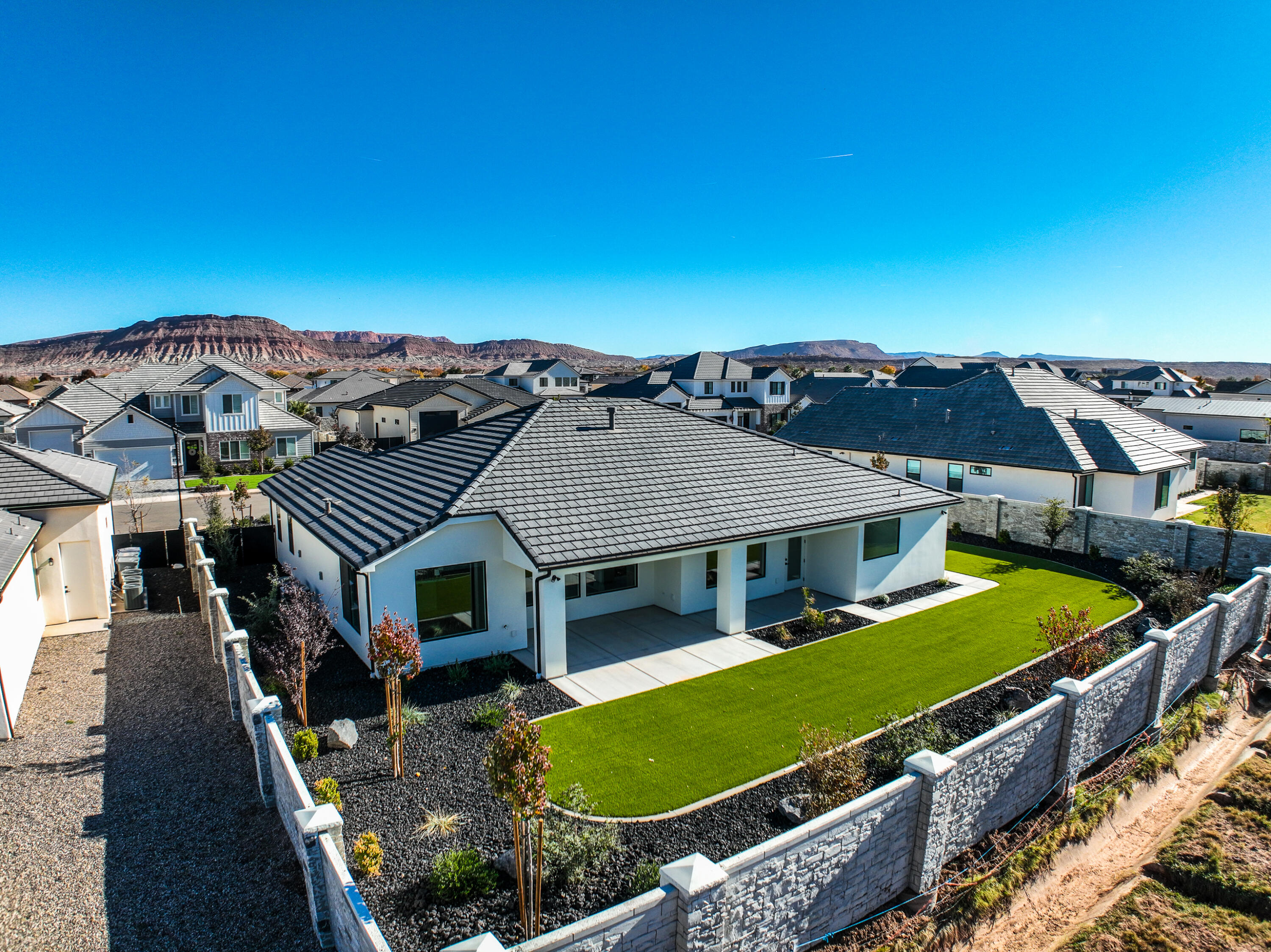 HAWKEYE POINTE SUB - Residential