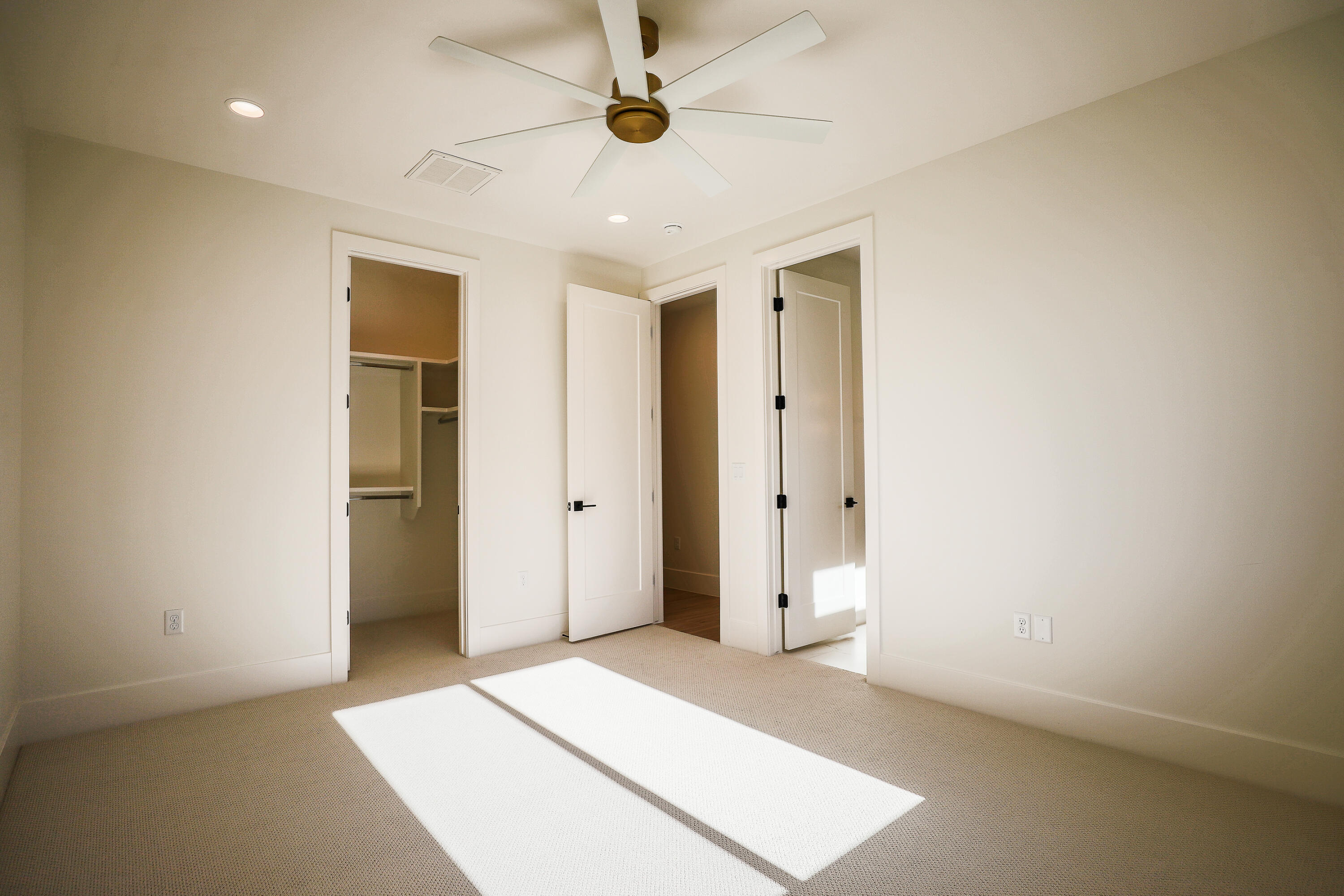 HAWKEYE POINTE SUB - Residential