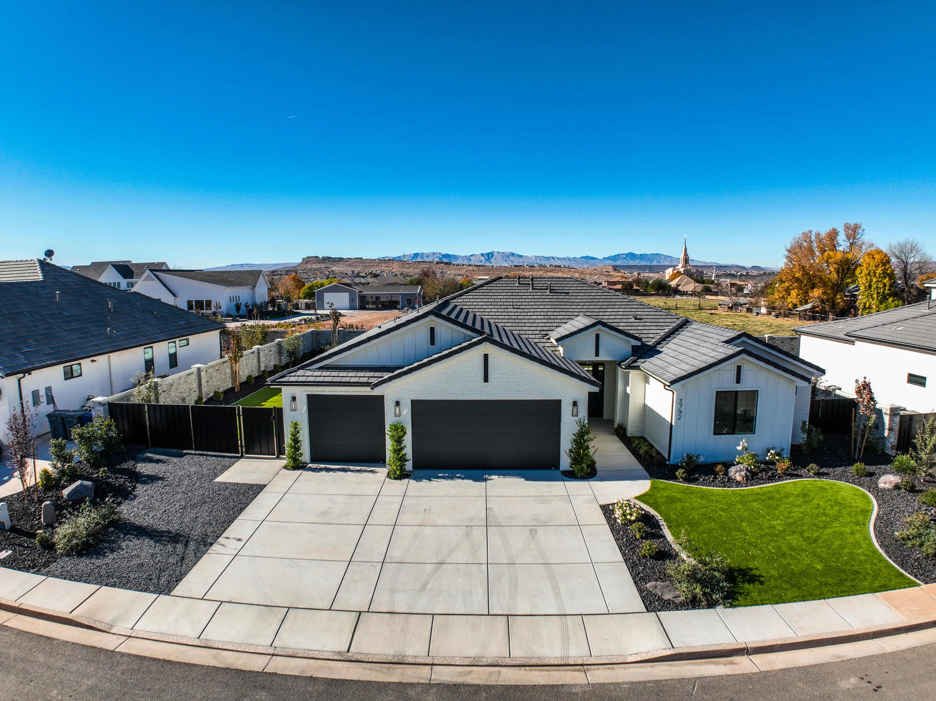 HAWKEYE POINTE SUB - Residential