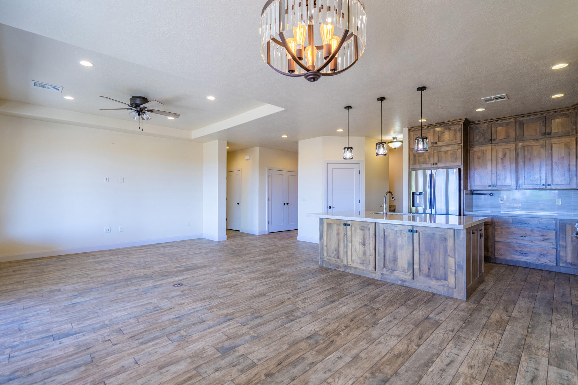 LAST SUN AT GREEN SPRINGS - Residential