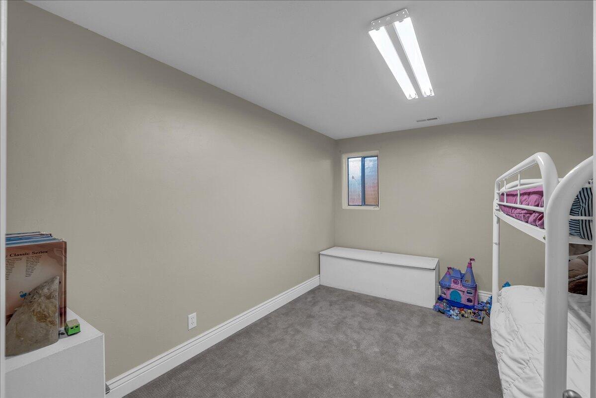 INTERMOUNTAIN ESTATES - Residential