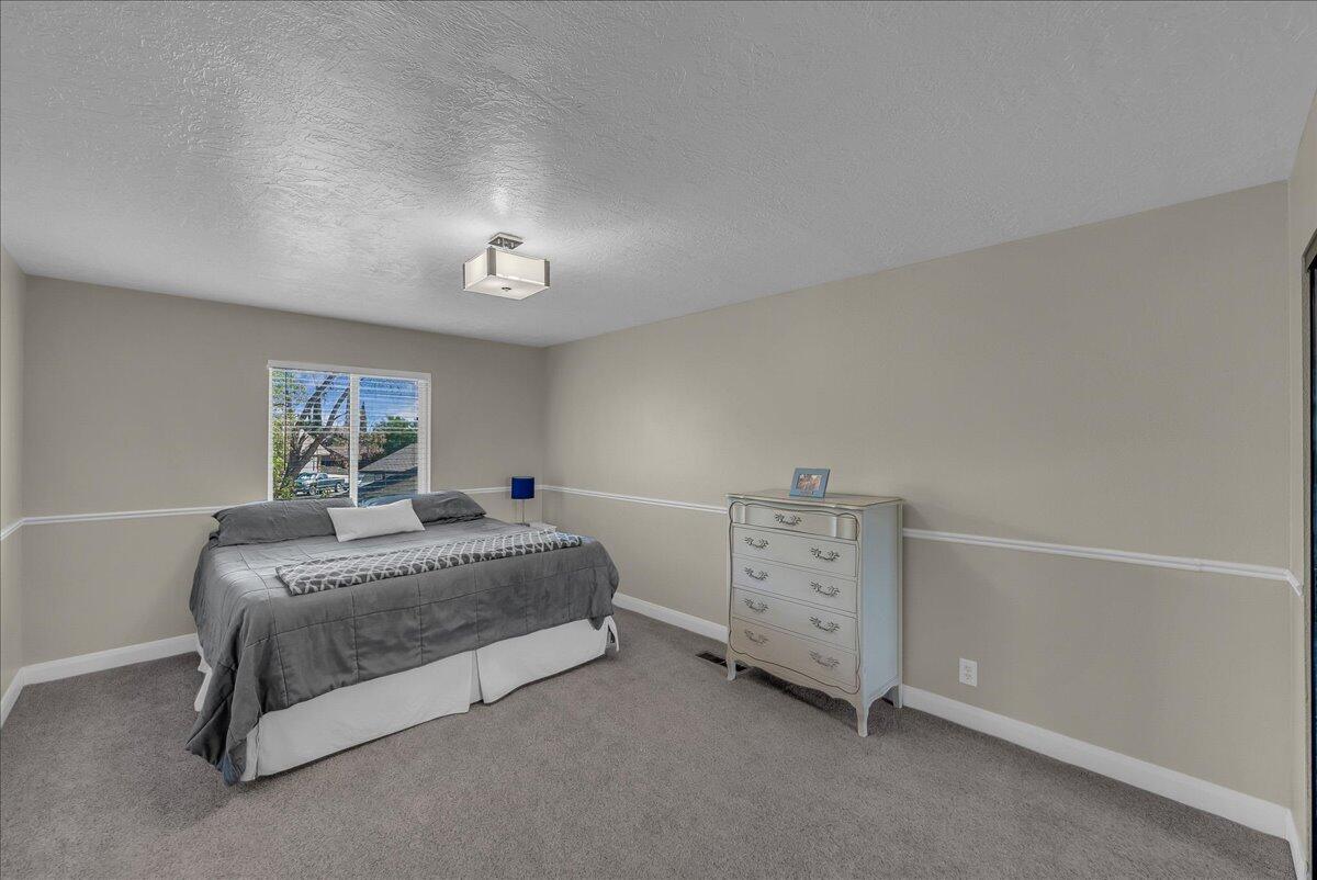 INTERMOUNTAIN ESTATES - Residential