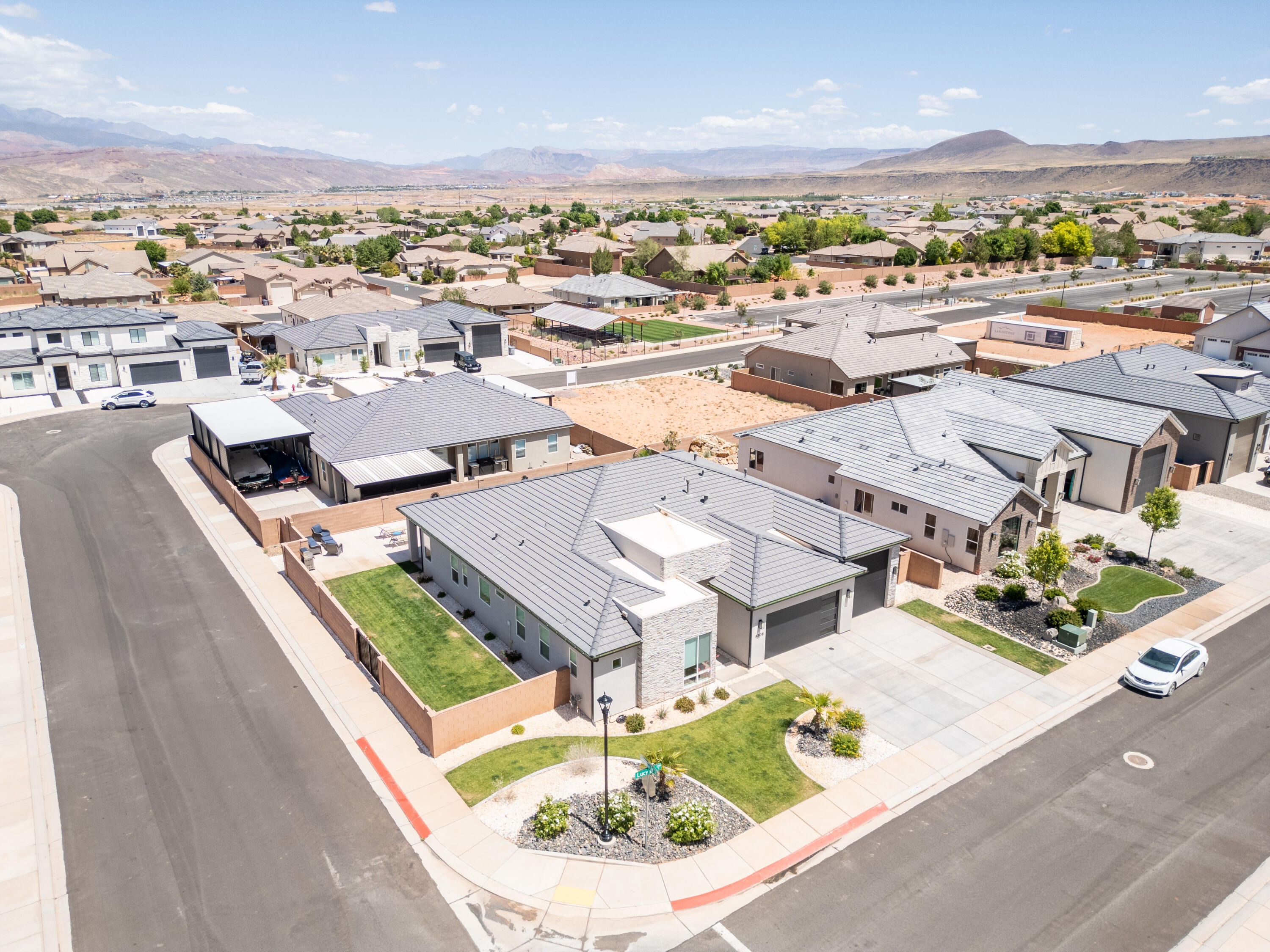 SANDSTONE FIELDS - Residential