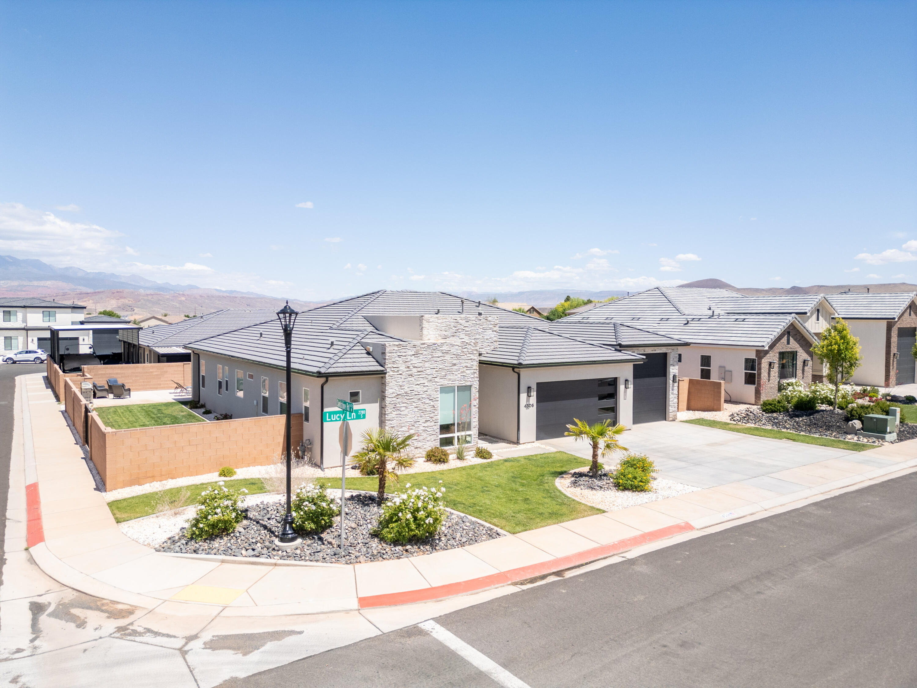 SANDSTONE FIELDS - Residential