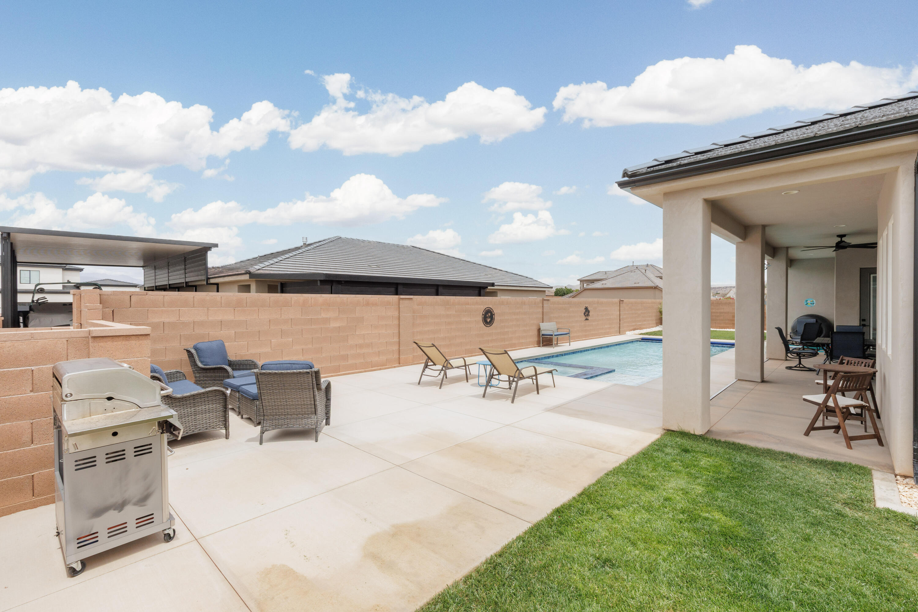 SANDSTONE FIELDS - Residential