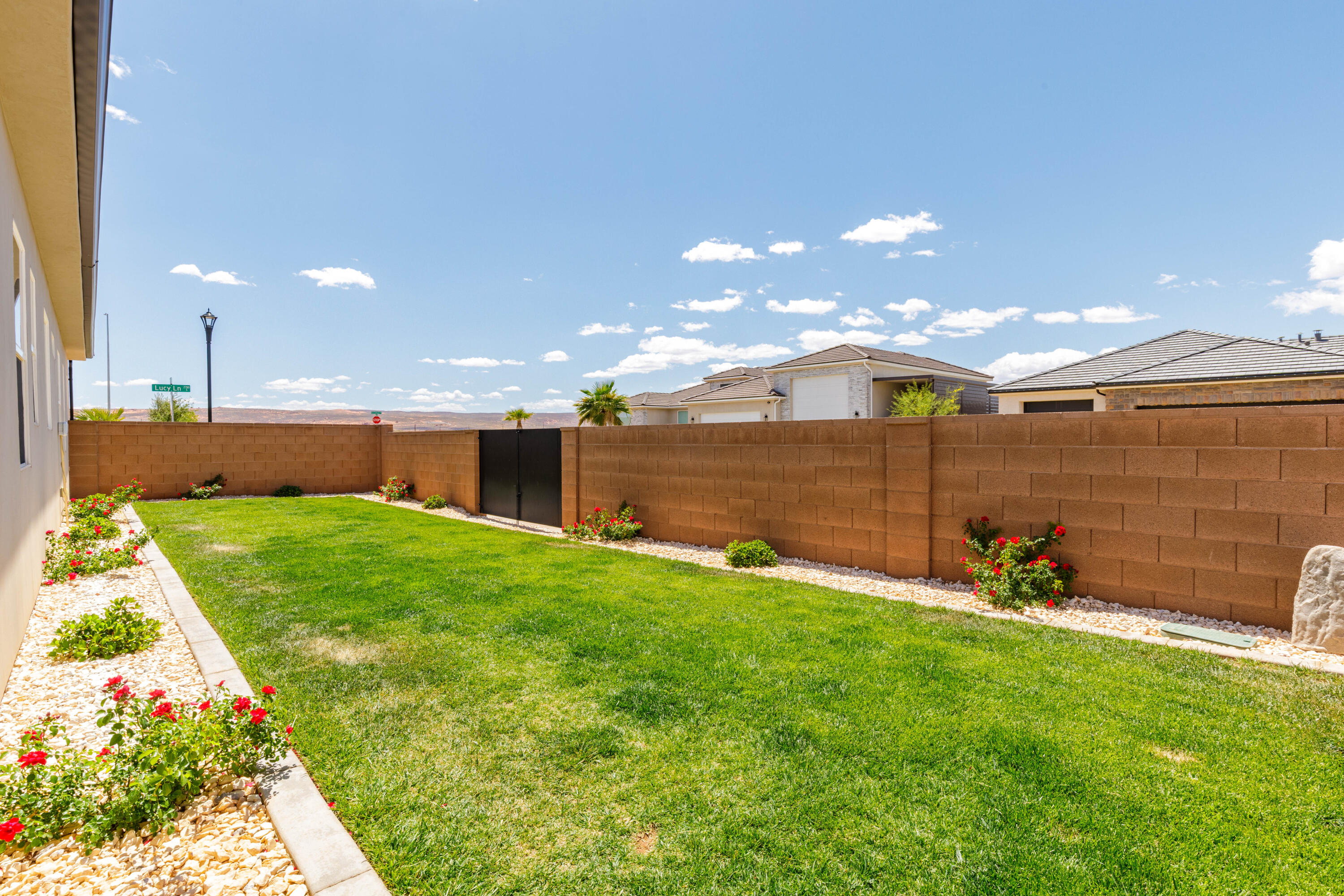 SANDSTONE FIELDS - Residential