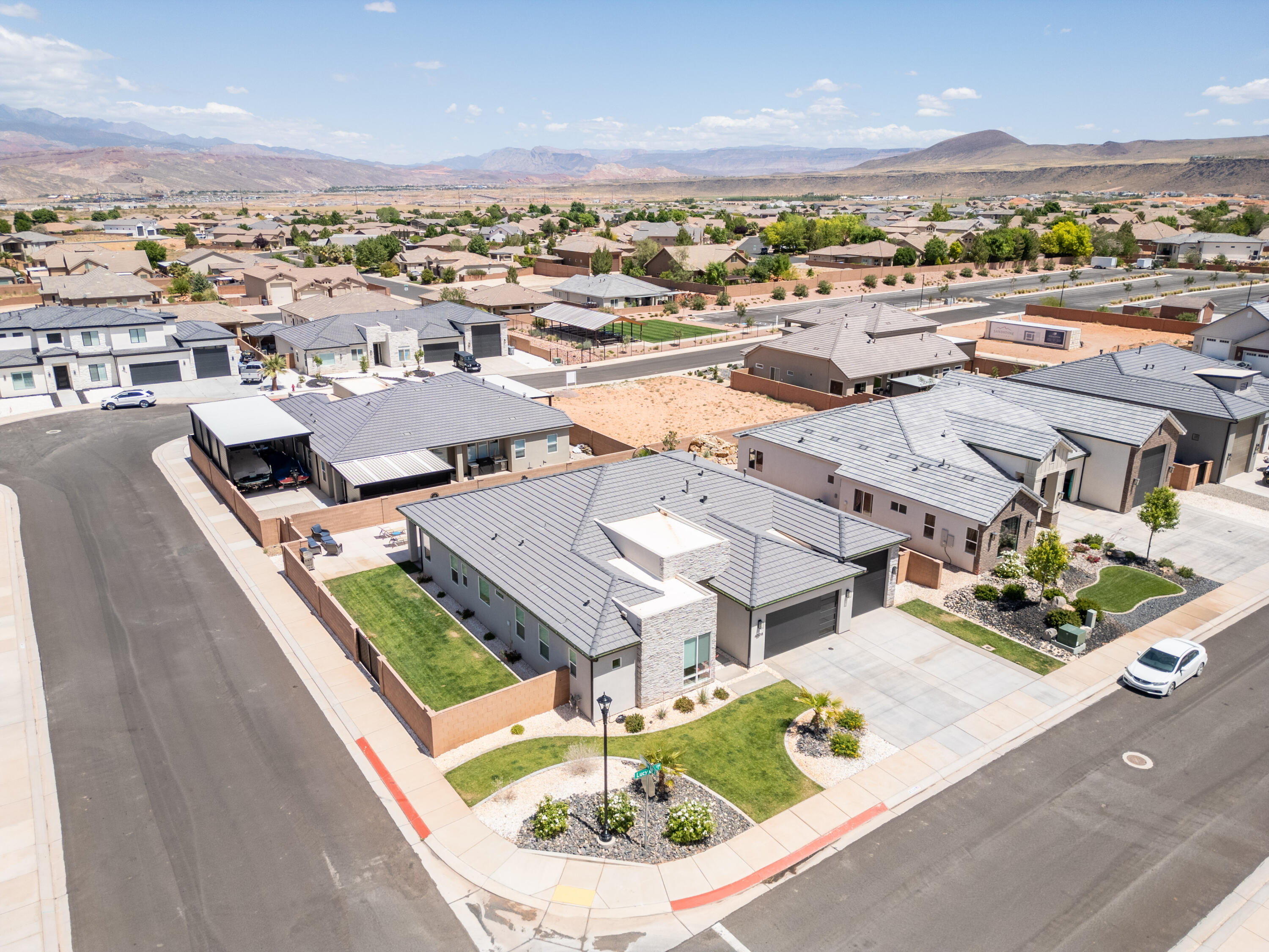 SANDSTONE FIELDS - Residential