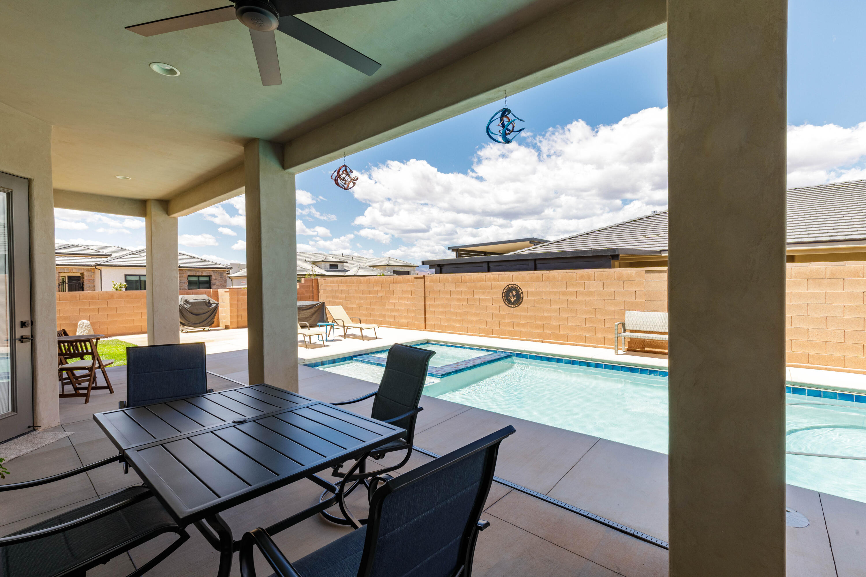 SANDSTONE FIELDS - Residential