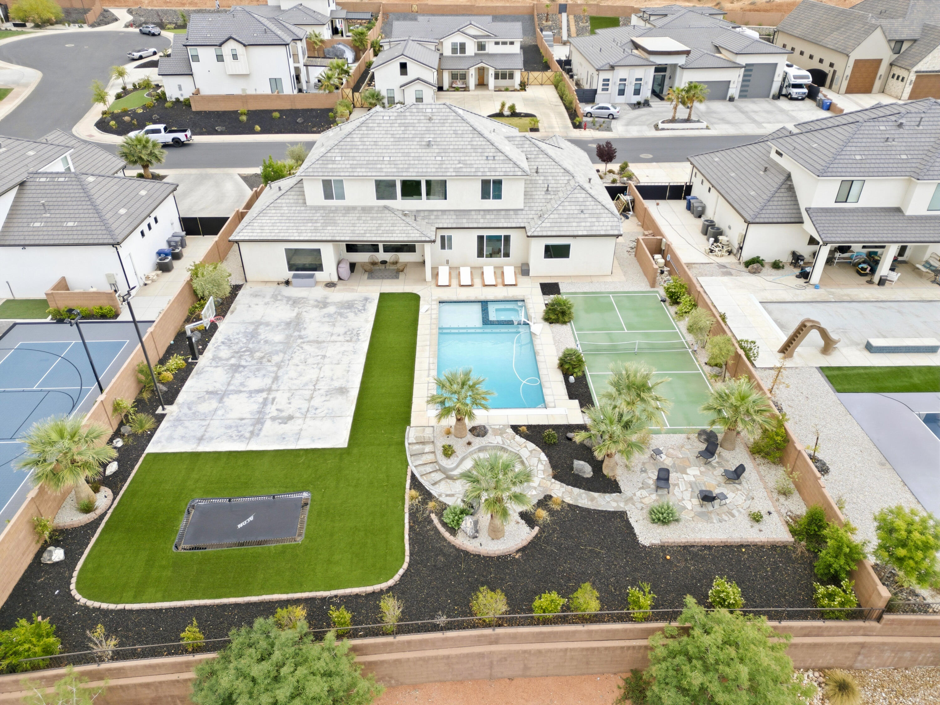 MAPLE ESTATES - Residential