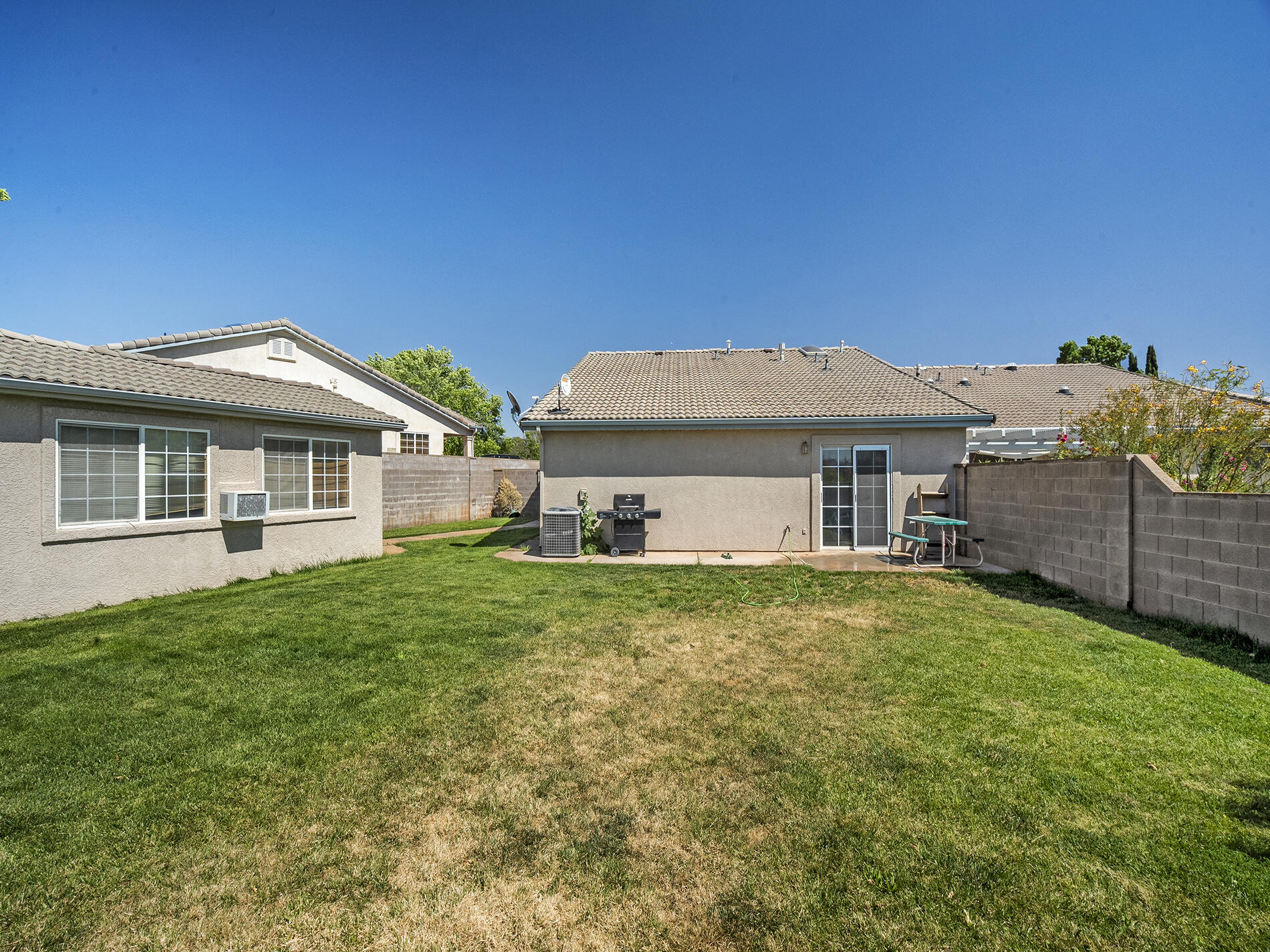 SANTA FE HILLS - Residential