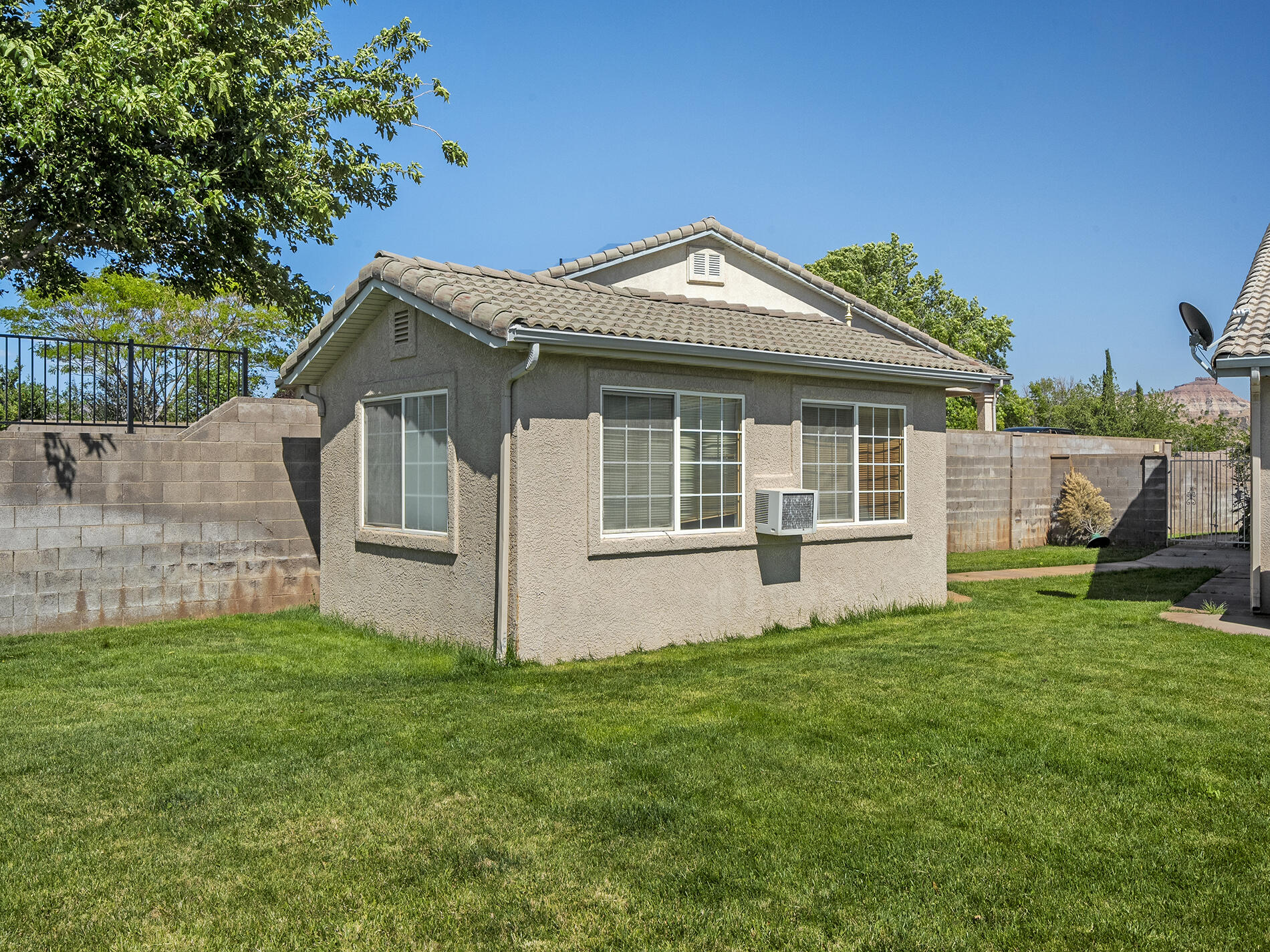 SANTA FE HILLS - Residential