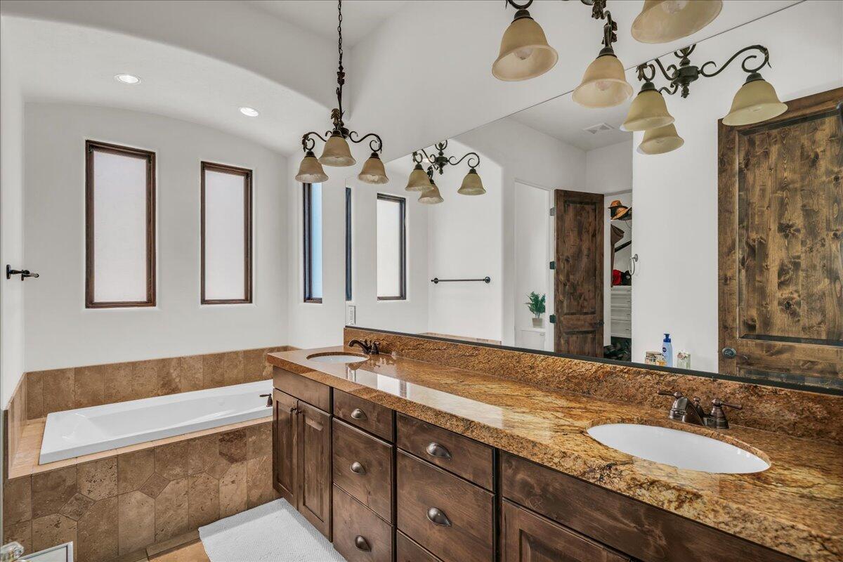 LEDGES OF ST GEORGE - Residential