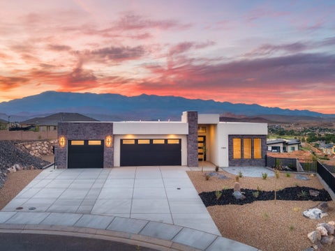 Photo of 1384 W 800 S, Hurricane, UT 84737 (MLS # 26-275719)