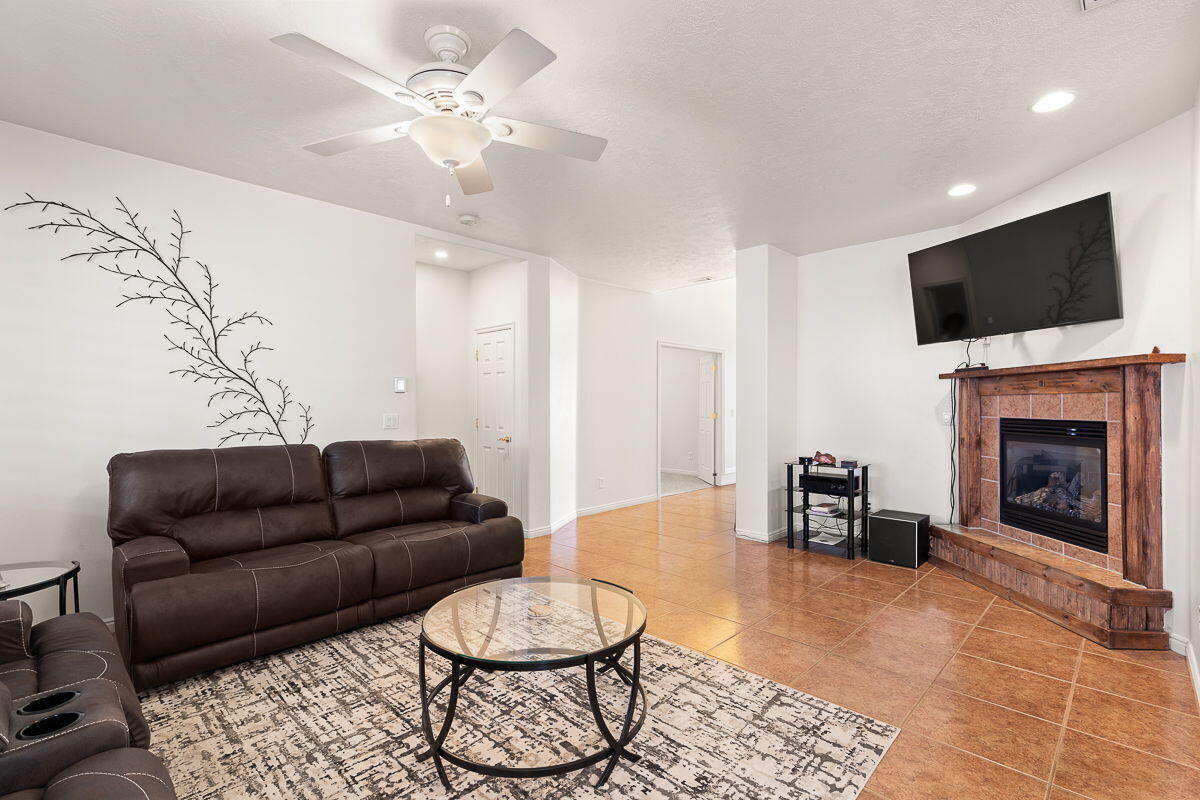 RIDGEPOINTE - Residential