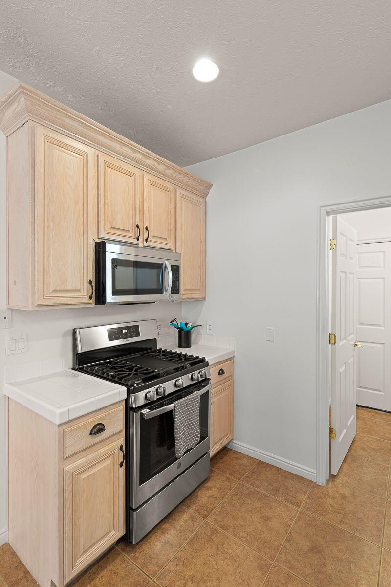 RIDGEPOINTE - Residential