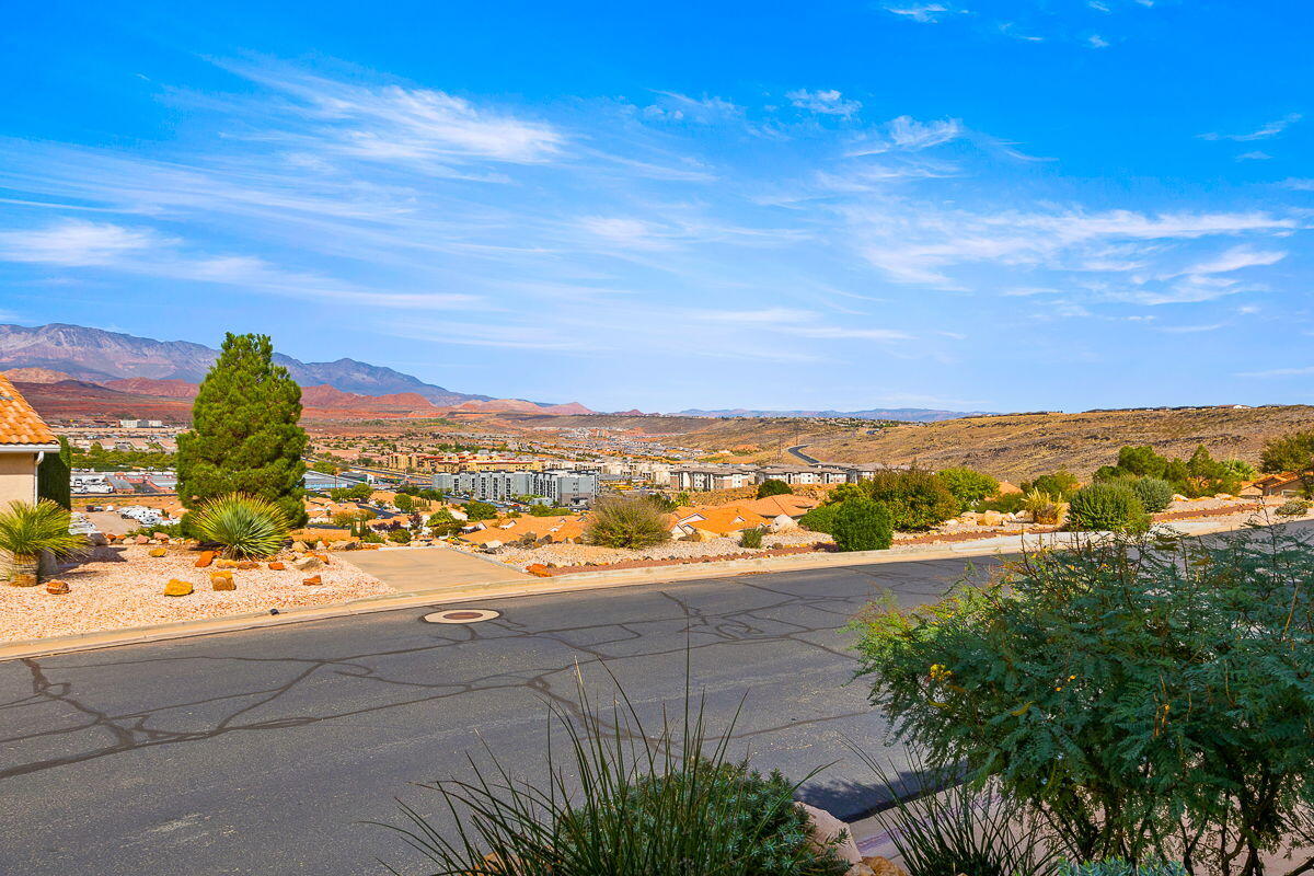 RIDGEPOINTE - Residential