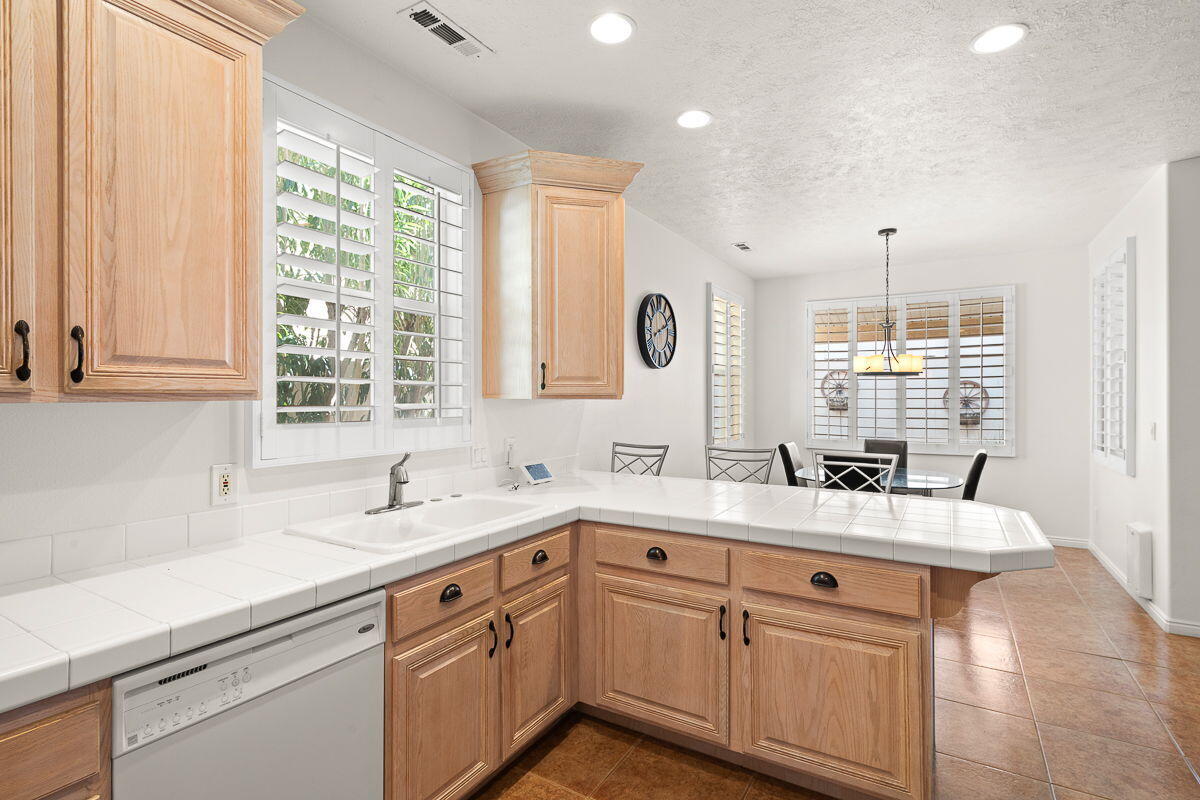 RIDGEPOINTE - Residential