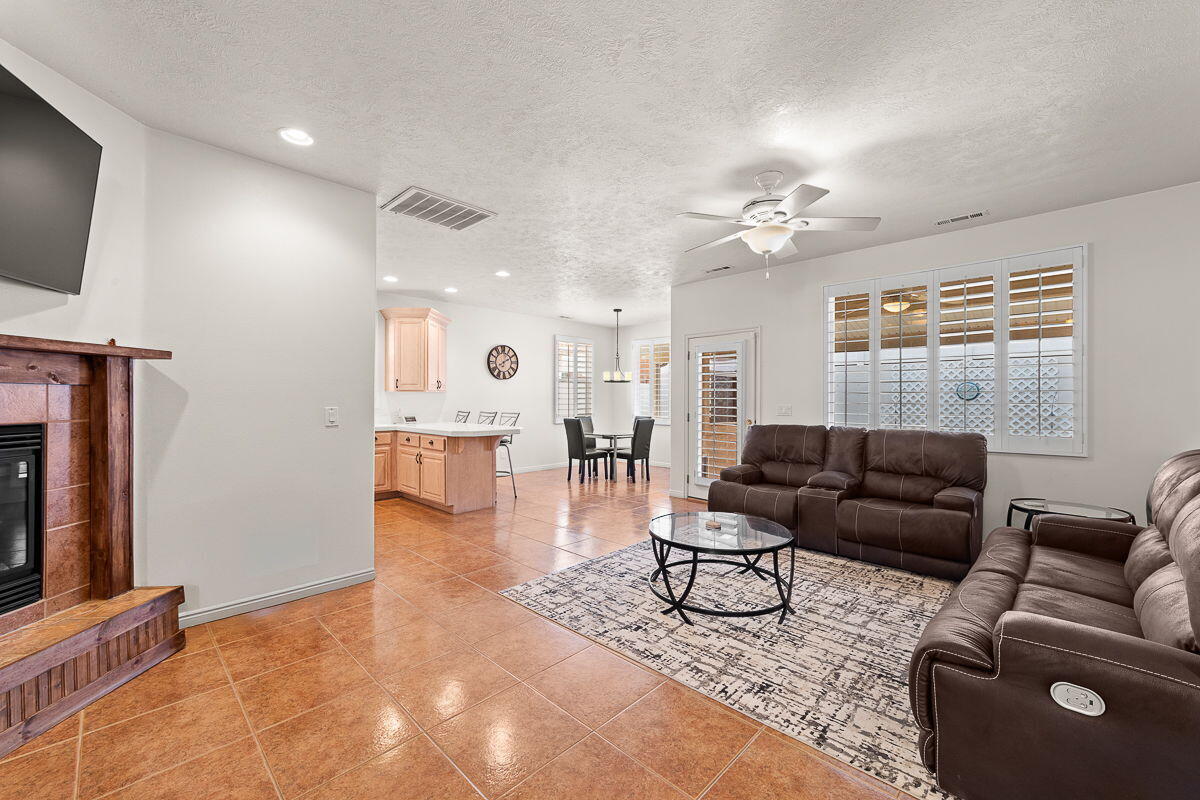 RIDGEPOINTE - Residential