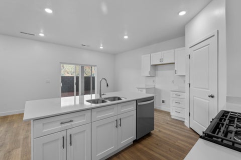 Tiny photo for 1894 S Queens Garden 4276 #4276, Washington, UT 84780 (MLS # 26-273261)